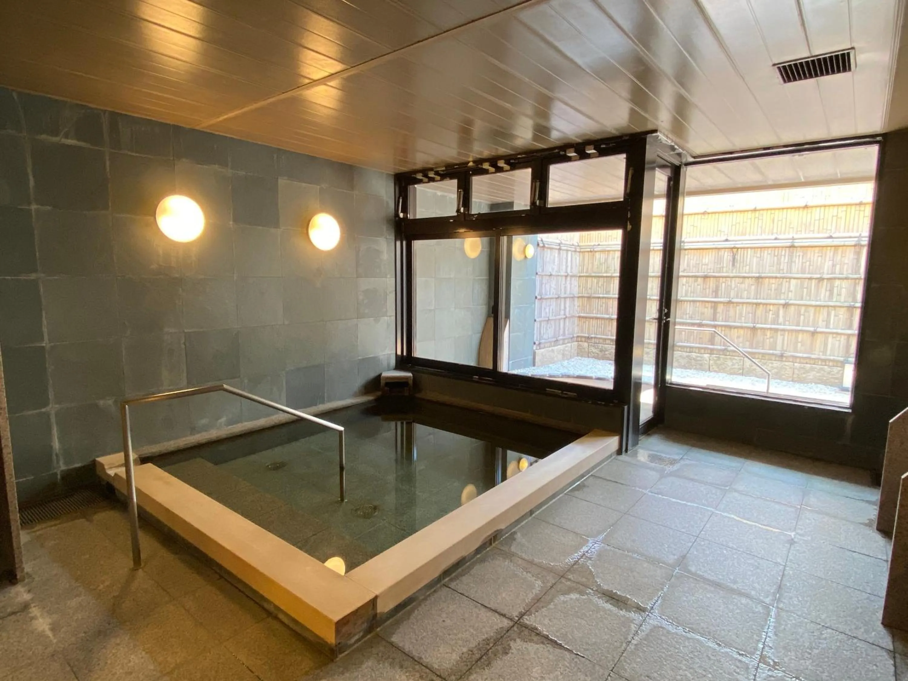 Public Bath in Rangetsu
