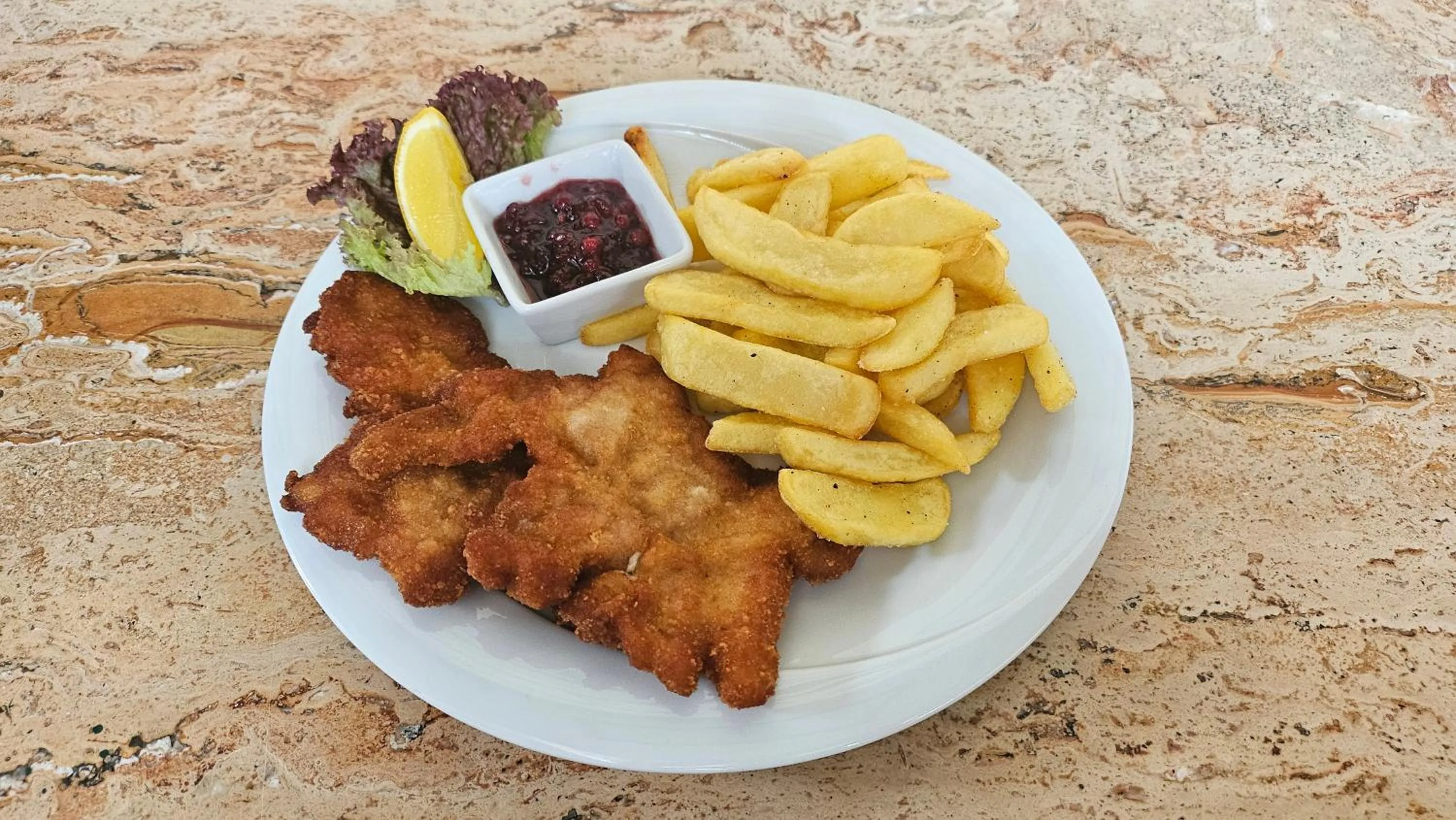 Restaurant/places to eat in Höckner Plaza Hotel