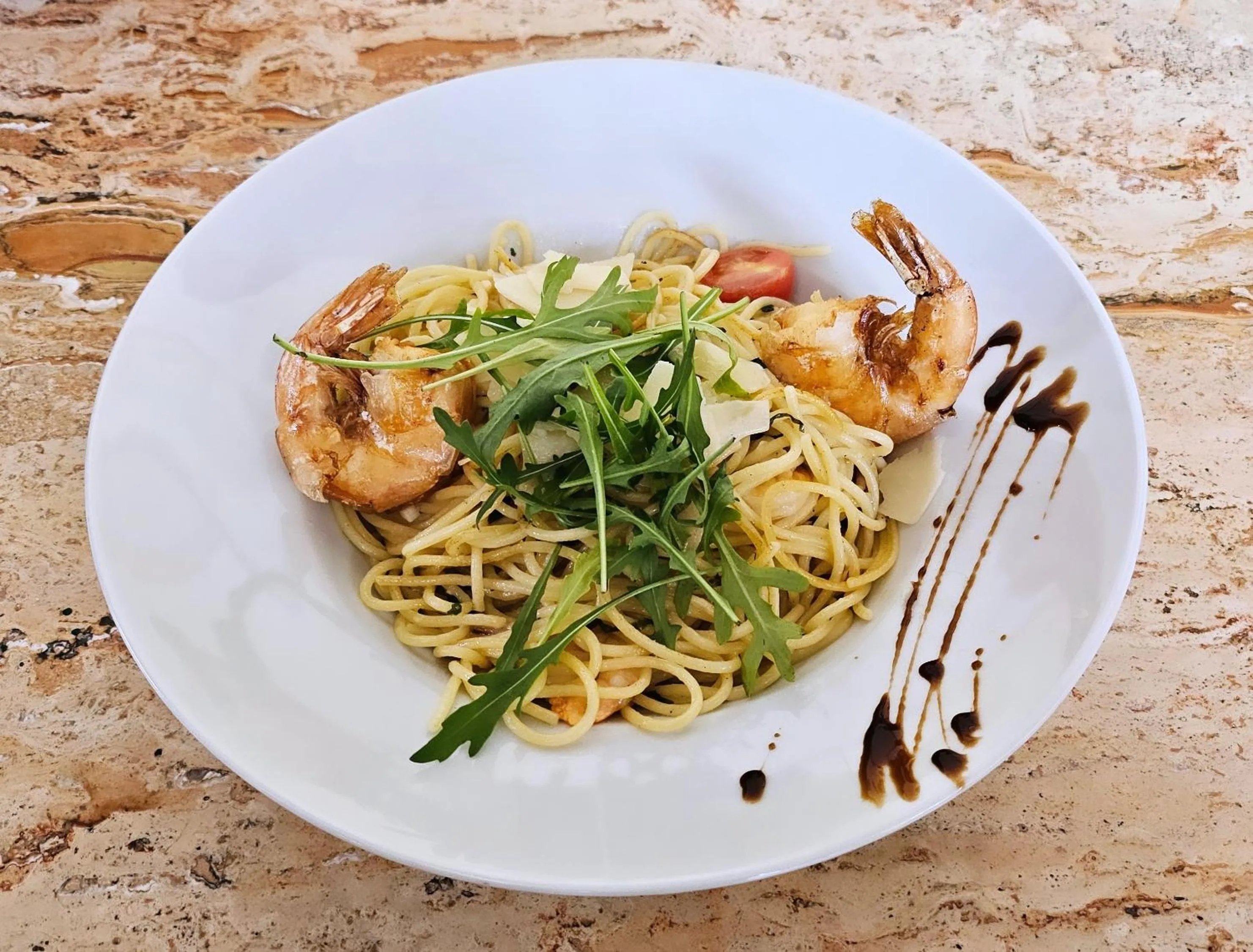 Restaurant/places to eat in Höckner Plaza Hotel