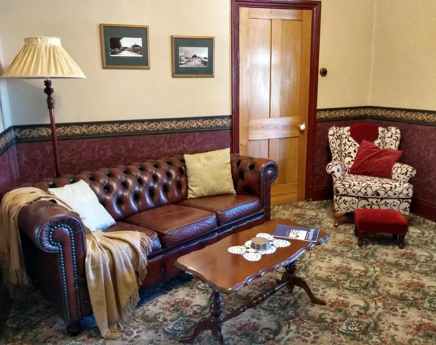 Living room in Walnut Cottage