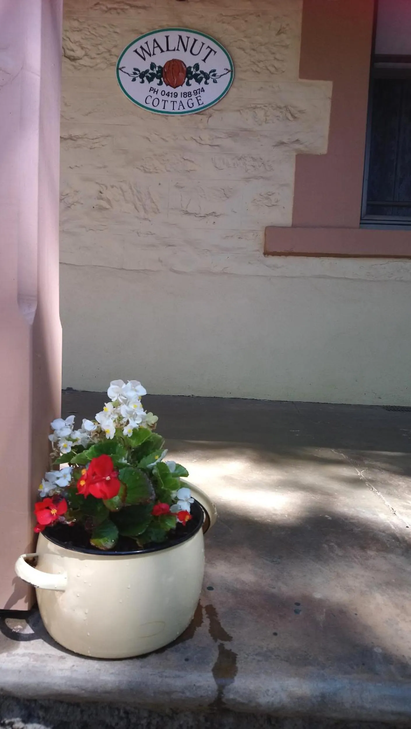 Street view in Walnut Cottage