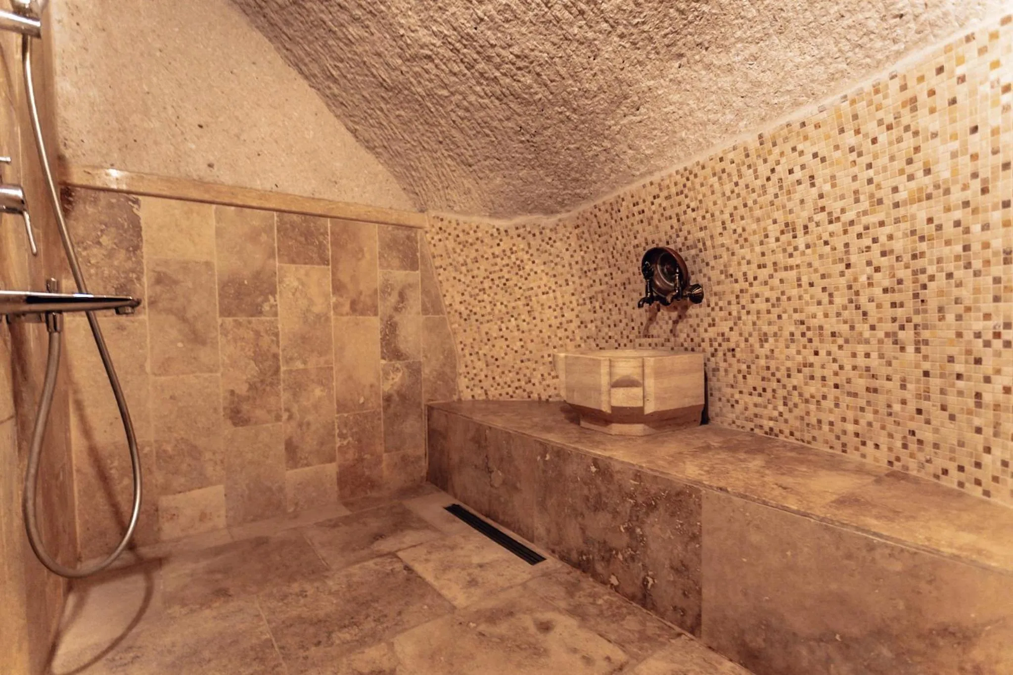 Shower in APEX CAVE HOTEL