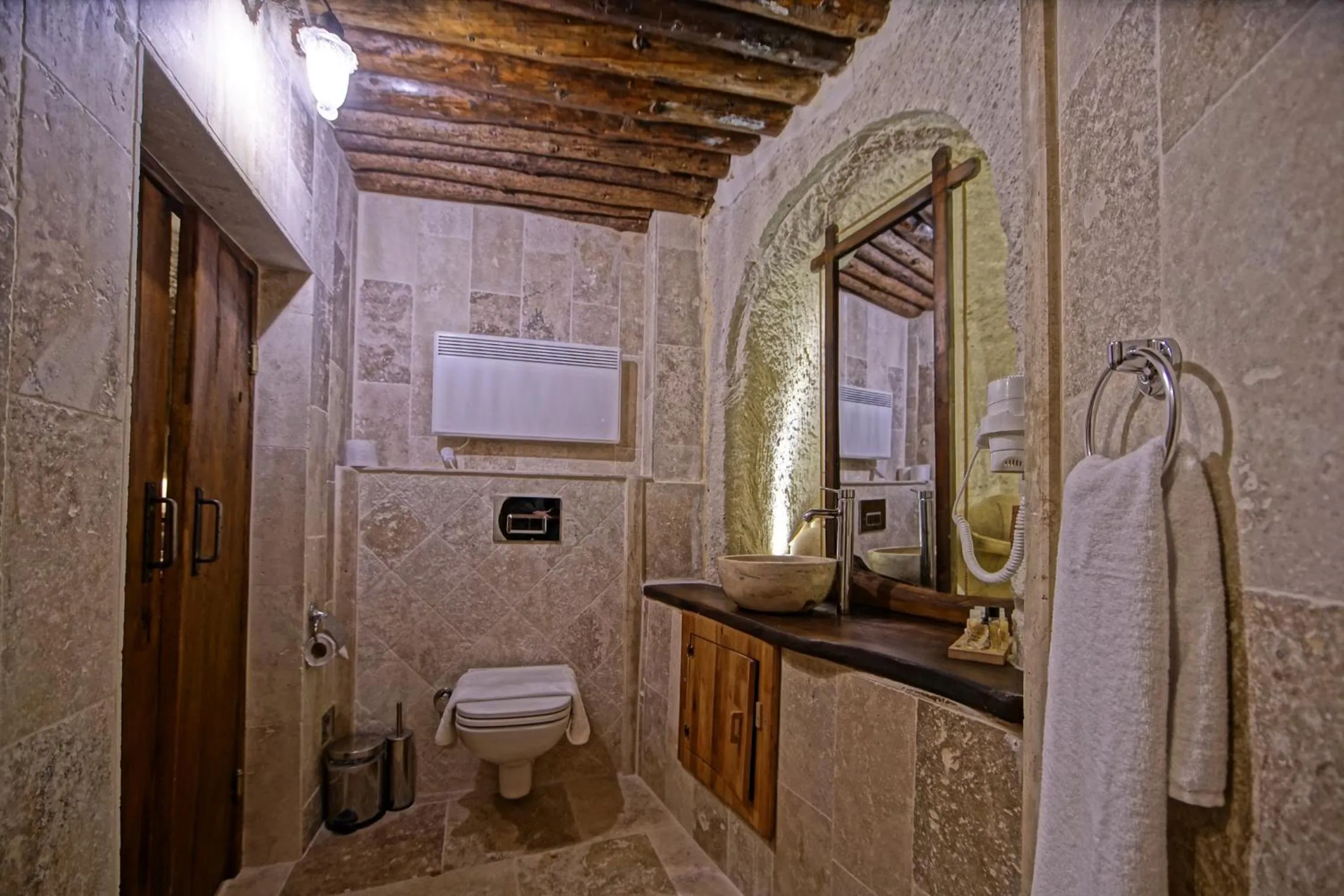 Toilet in APEX CAVE HOTEL
