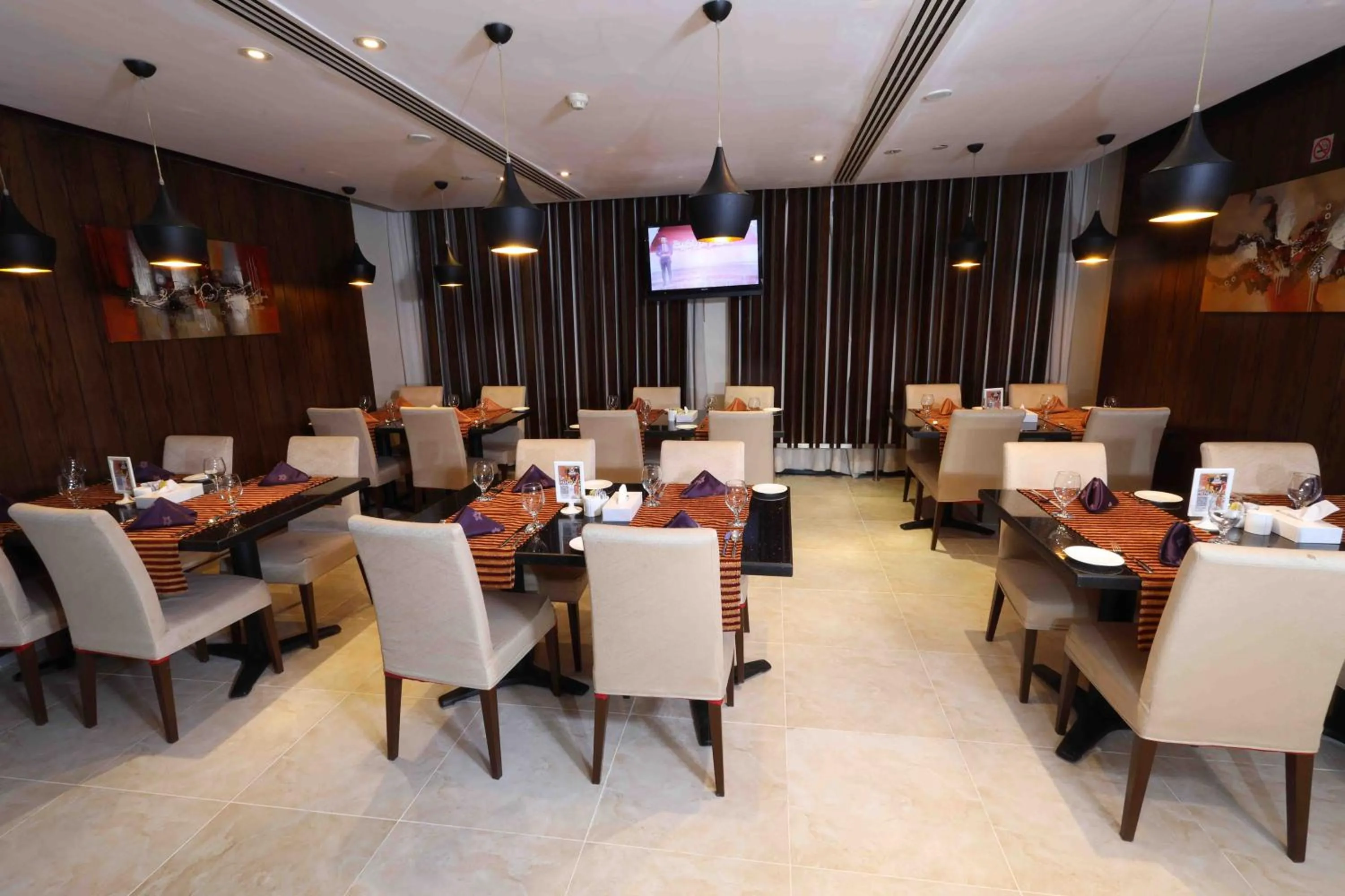 Restaurant/places to eat in City Tower Hotel