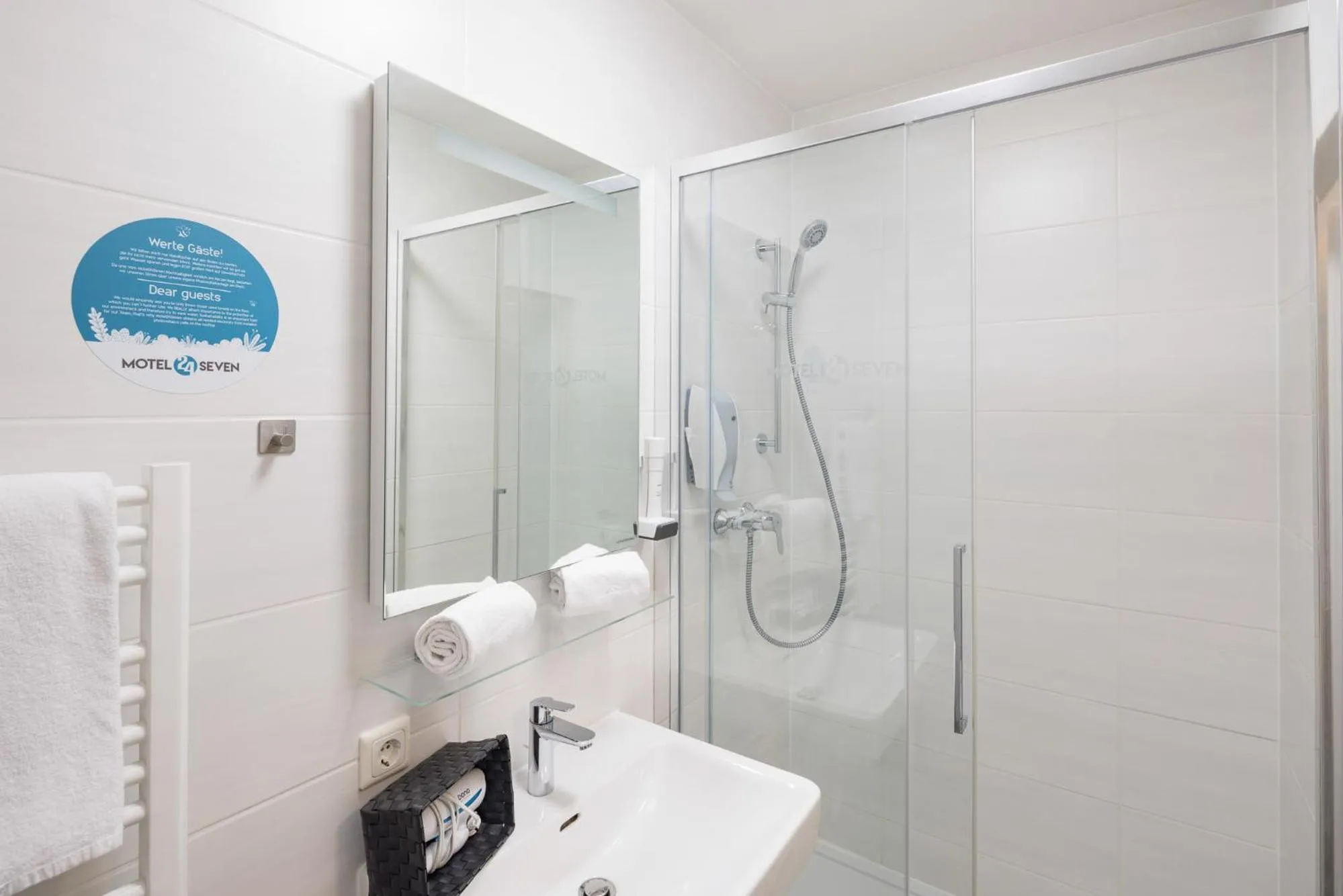 Shower in MOTEL24seven