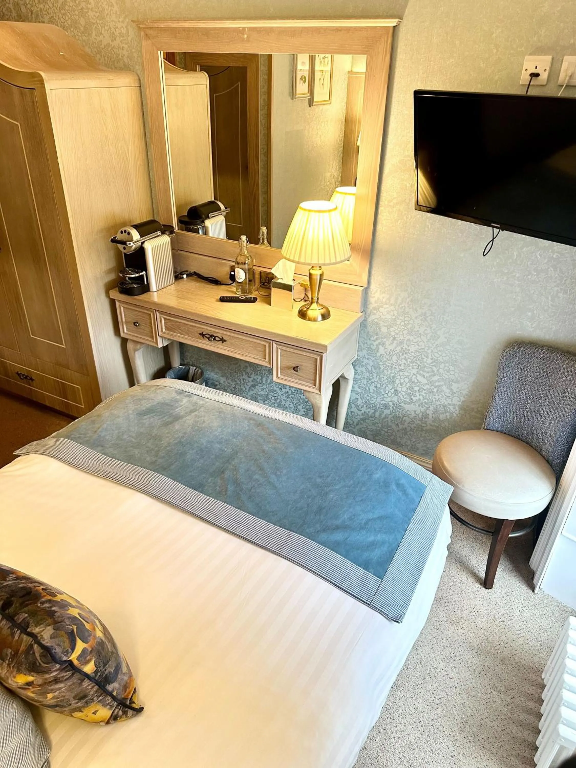 Bedroom, Bed in Avalon House Hotel