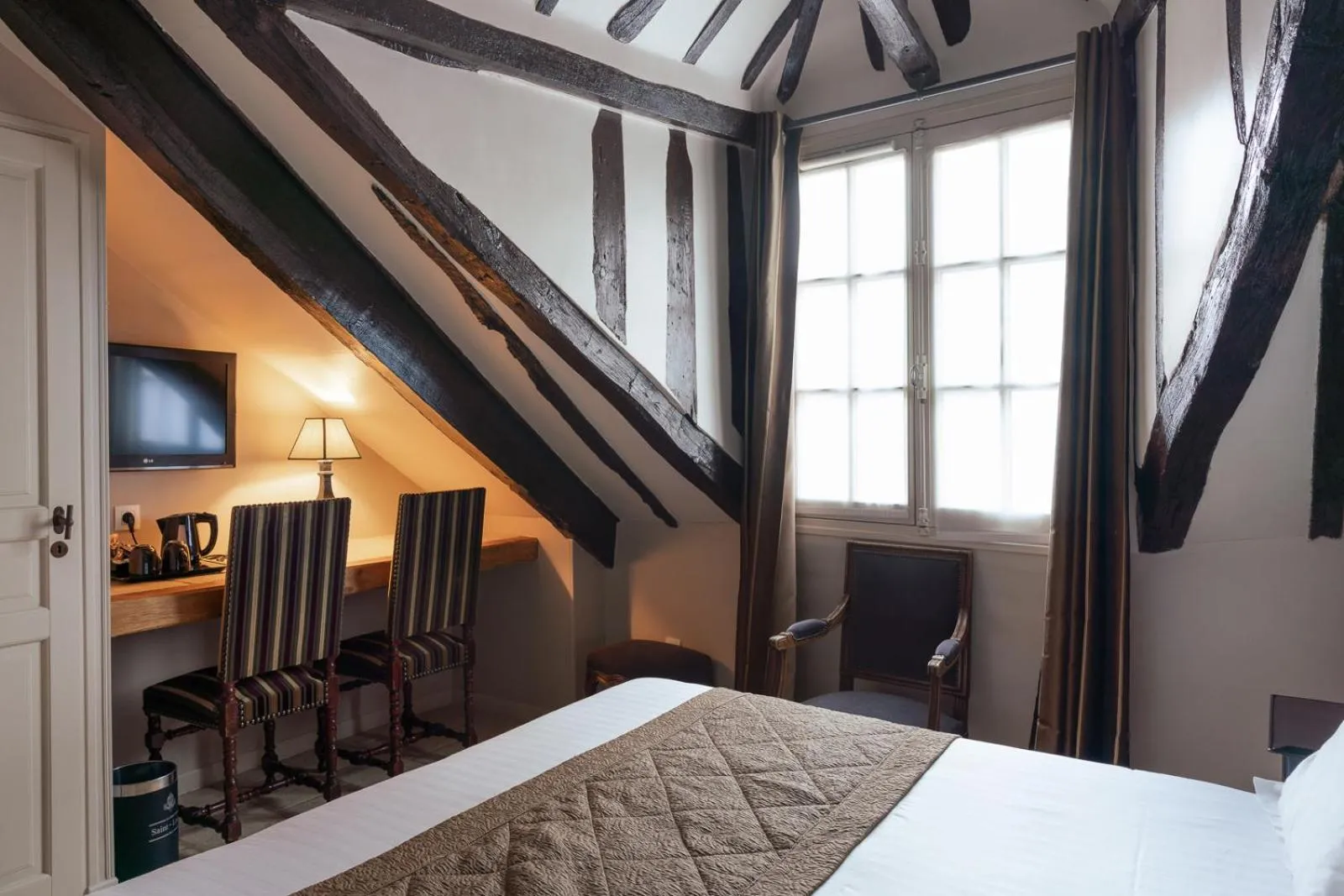 Bed in Hotel Saint-Louis Marais