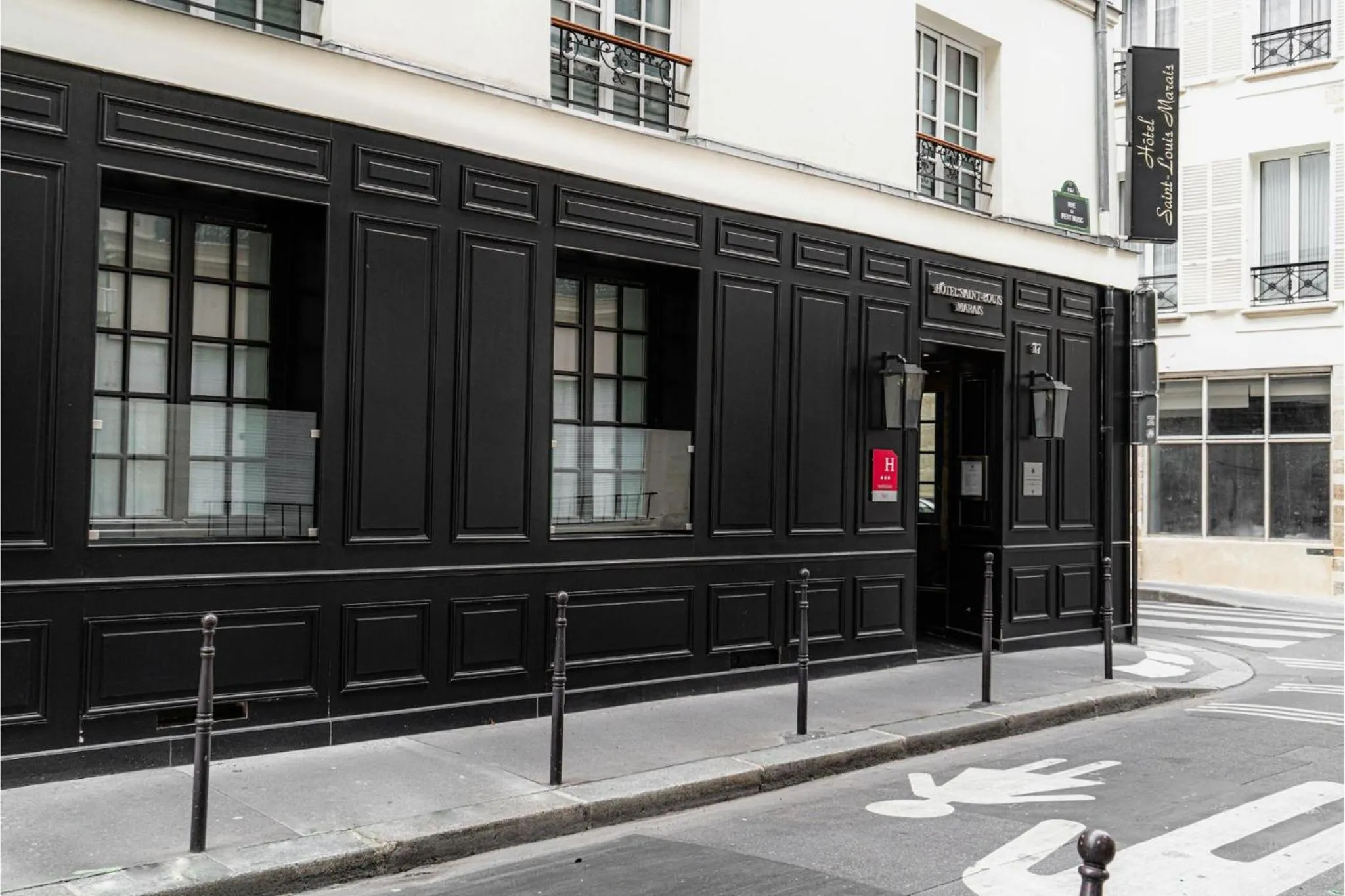 Property building in Hotel Saint-Louis Marais