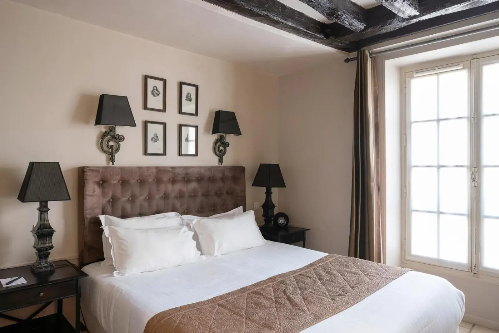 Superior Double or Twin Room in Hotel Saint-Louis Marais Superior Double or Twin Room in Hotel Saint-Louis Marais