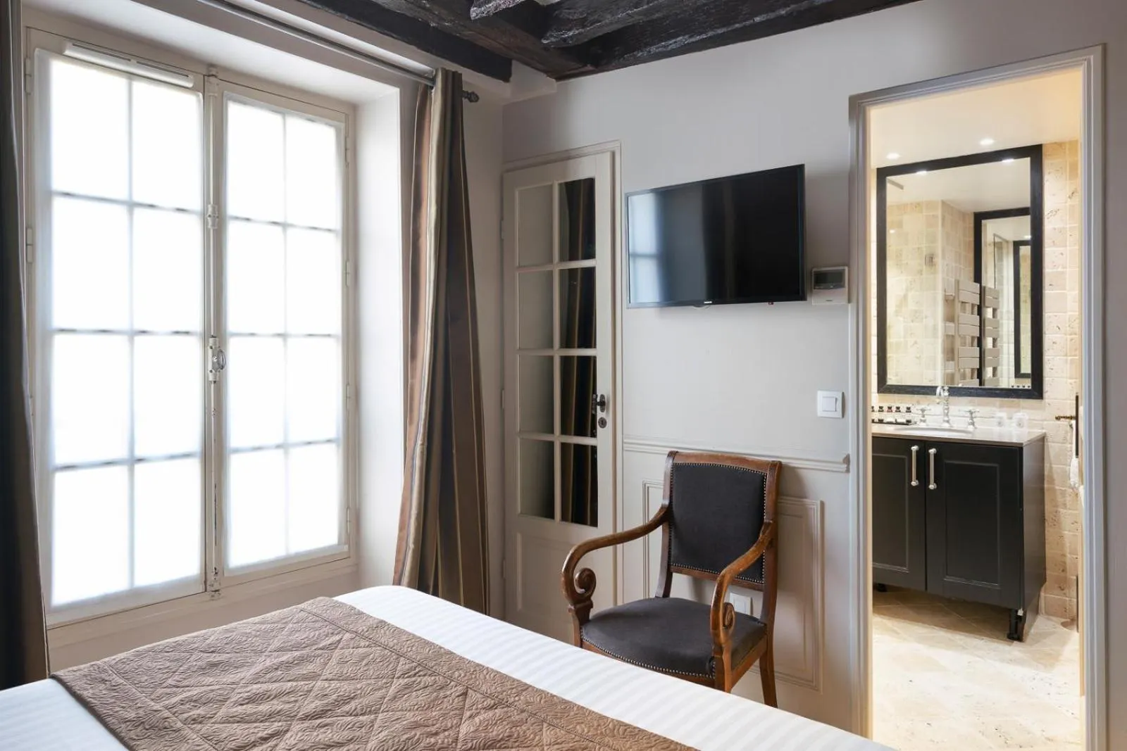 Photo of the whole room, Bed in Hotel Saint-Louis Marais