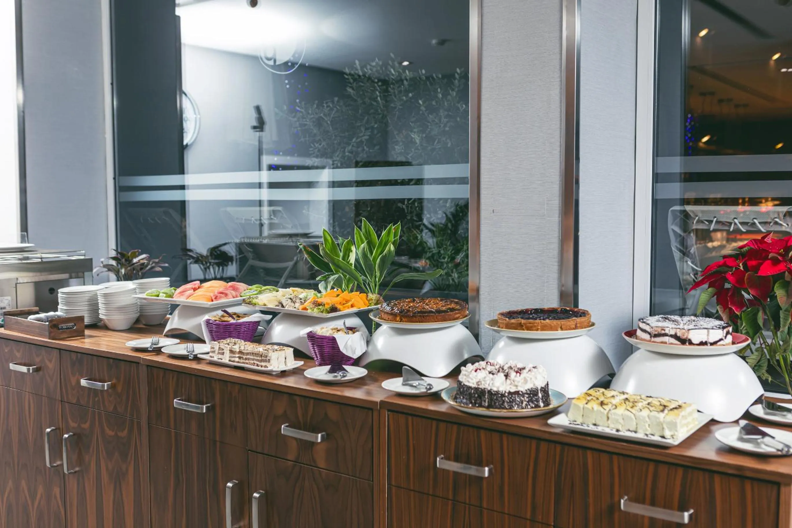 Restaurant/places to eat in Pebbles Resort