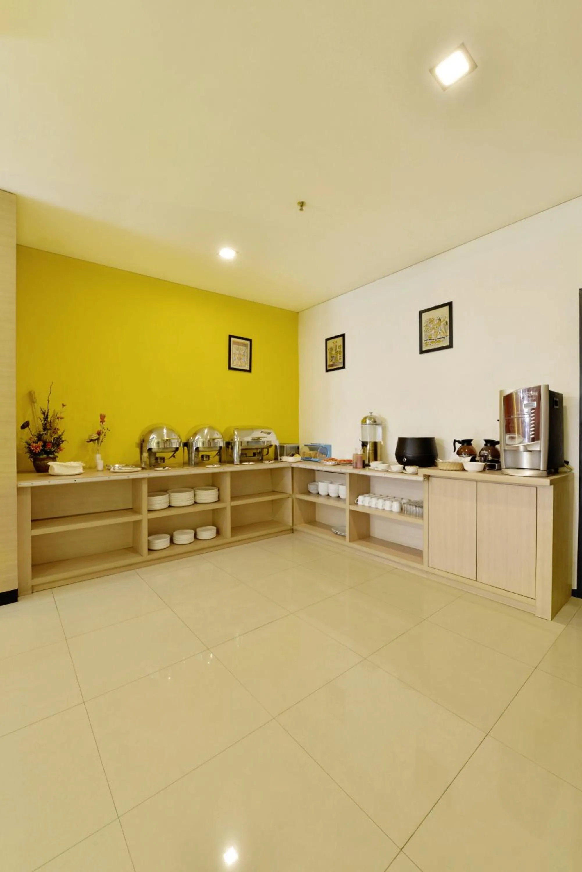 Restaurant/places to eat in Zodiak Paskal by KAGUM Hotels