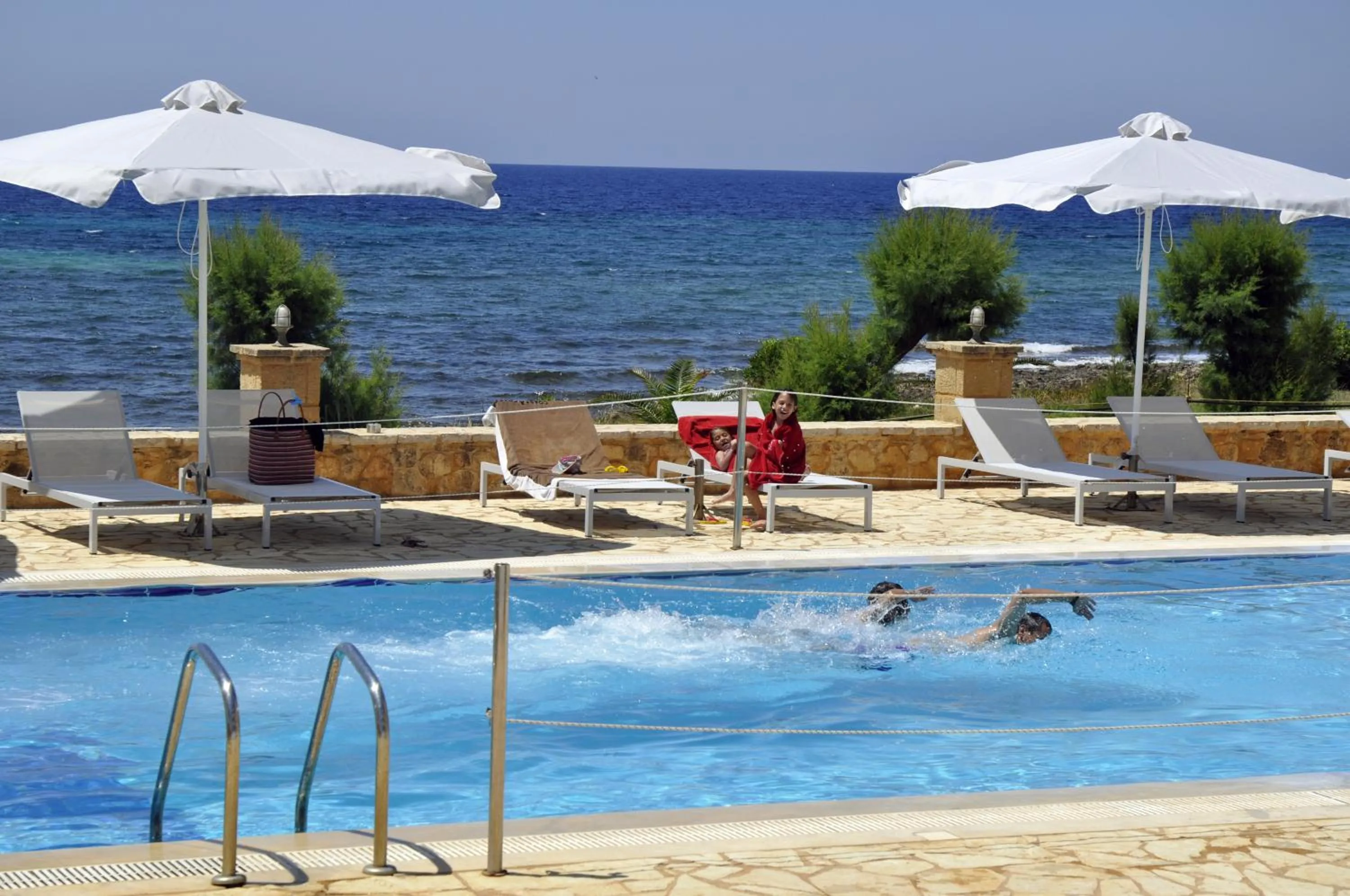 Swimming pool in Artina