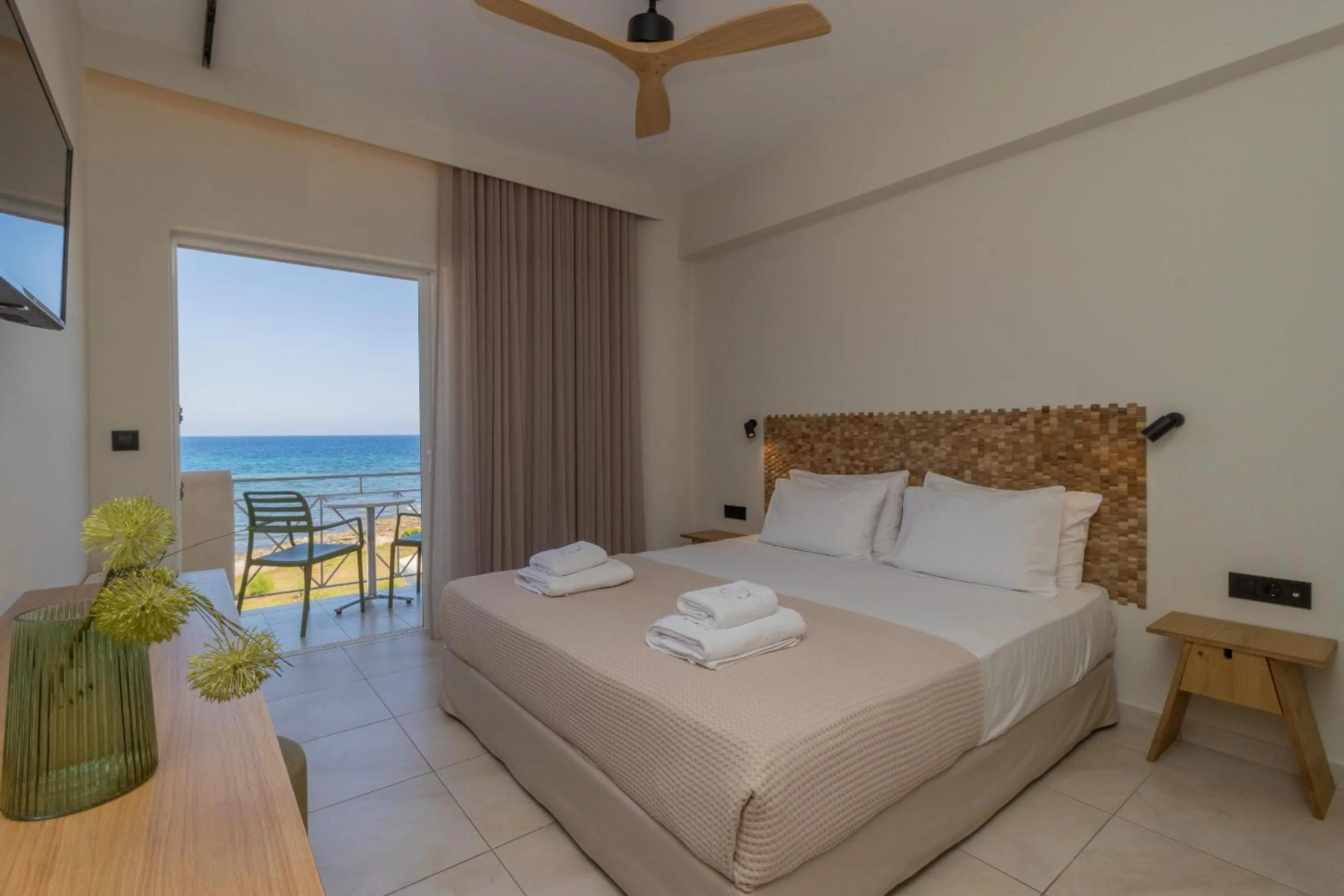 Bedroom, Bed in Artina