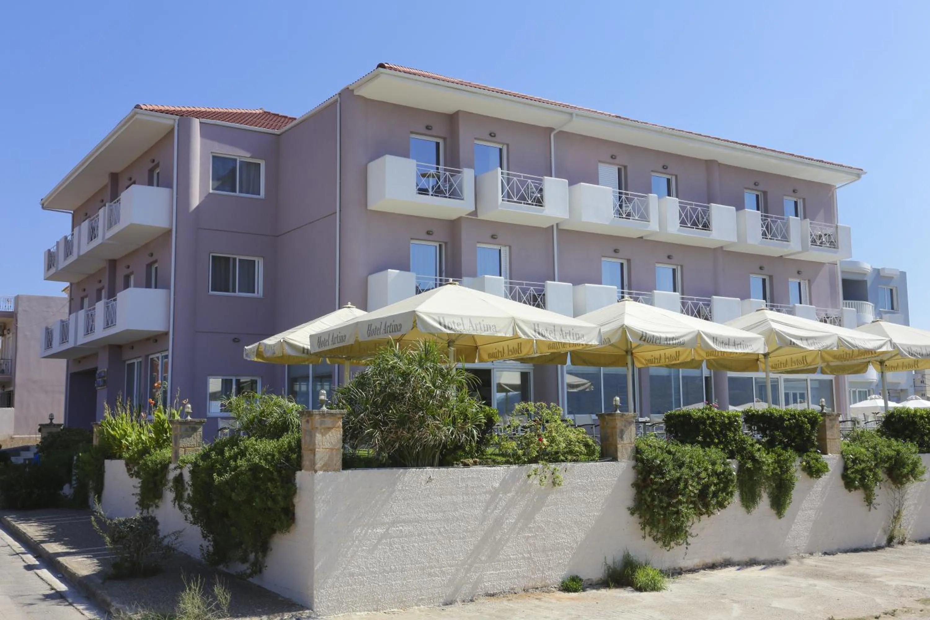 Property building in Artina