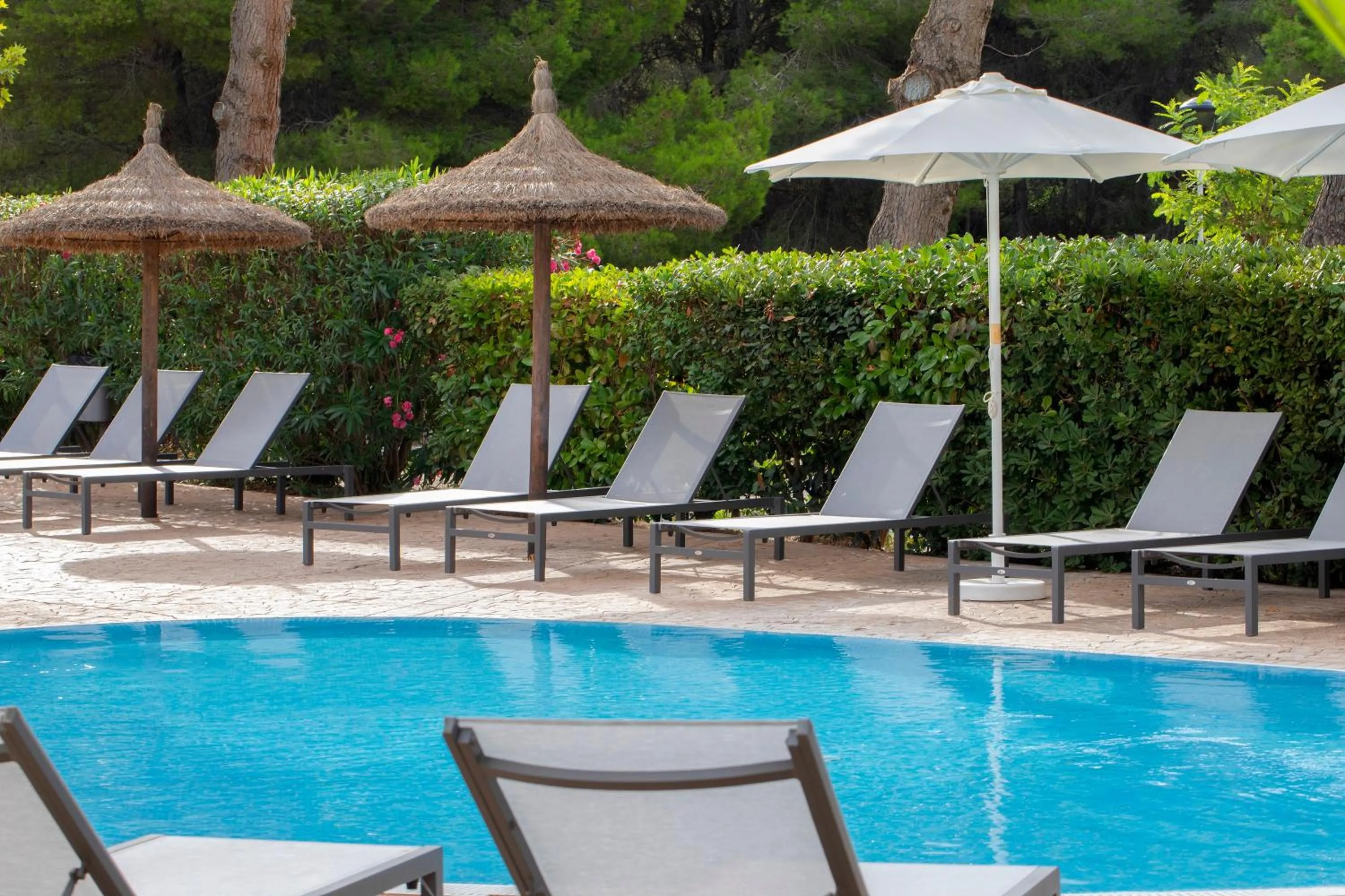 Swimming pool in HM Mar Blau