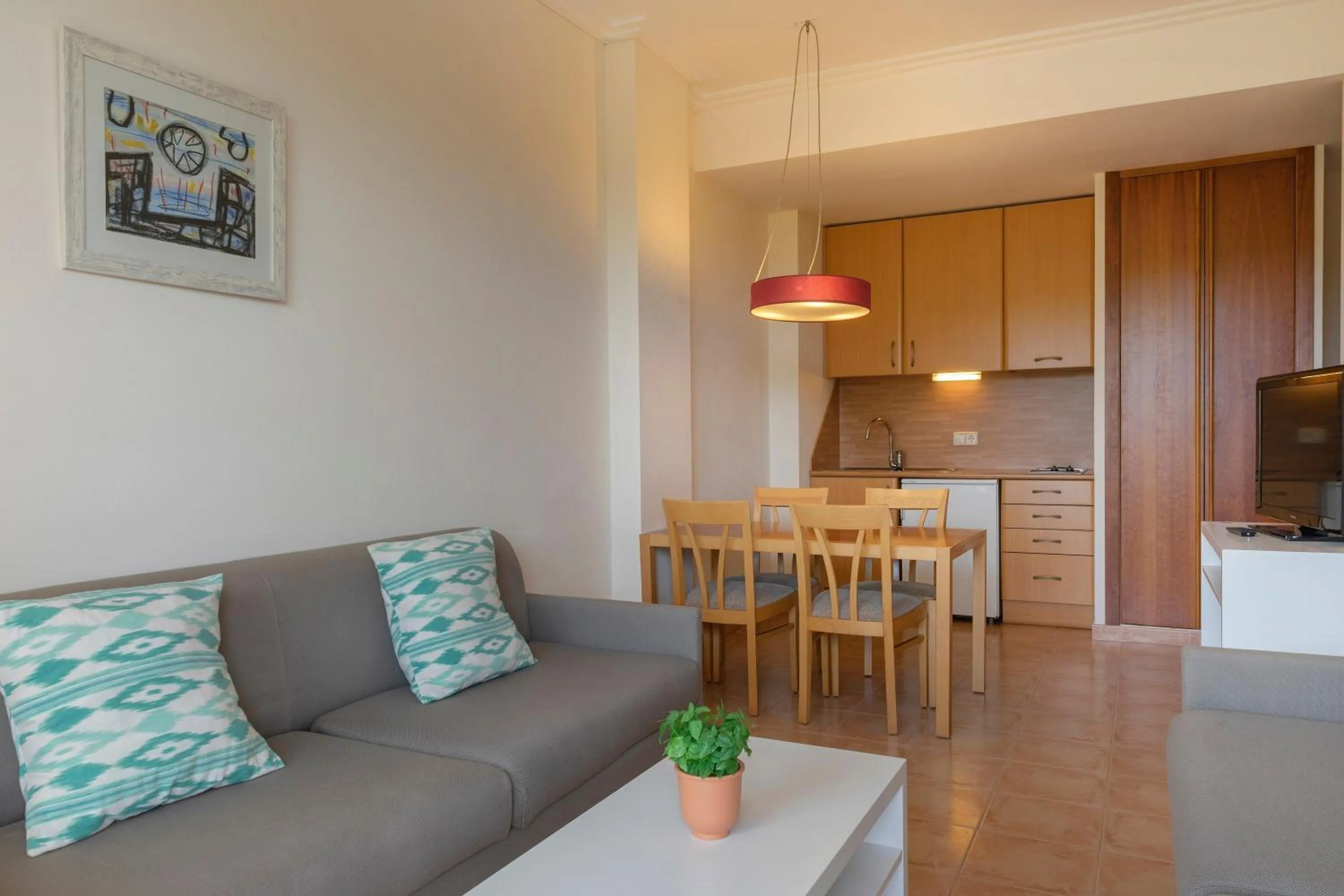 Photo of the whole room in HM Mar Blau