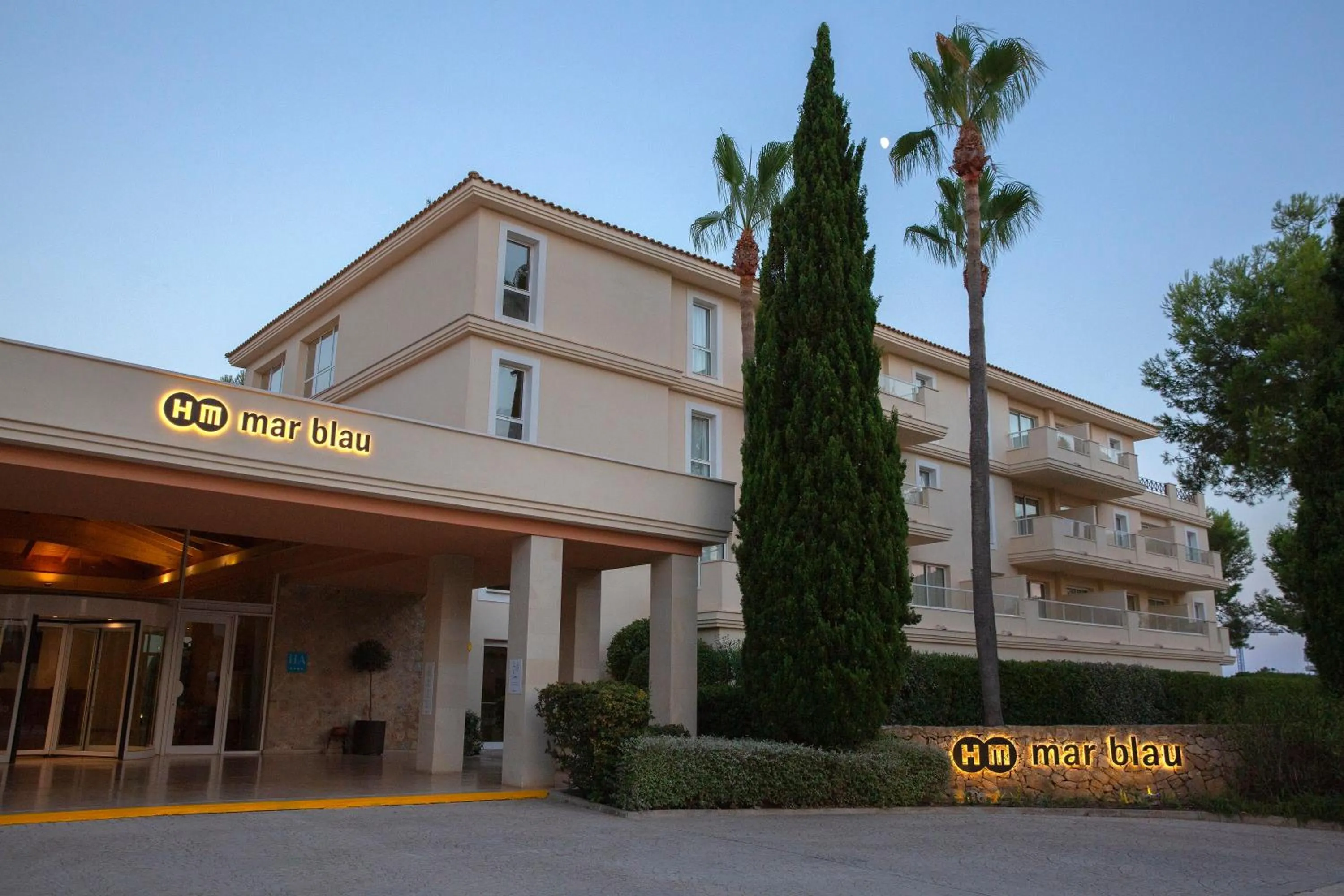 Facade/entrance in HM Mar Blau