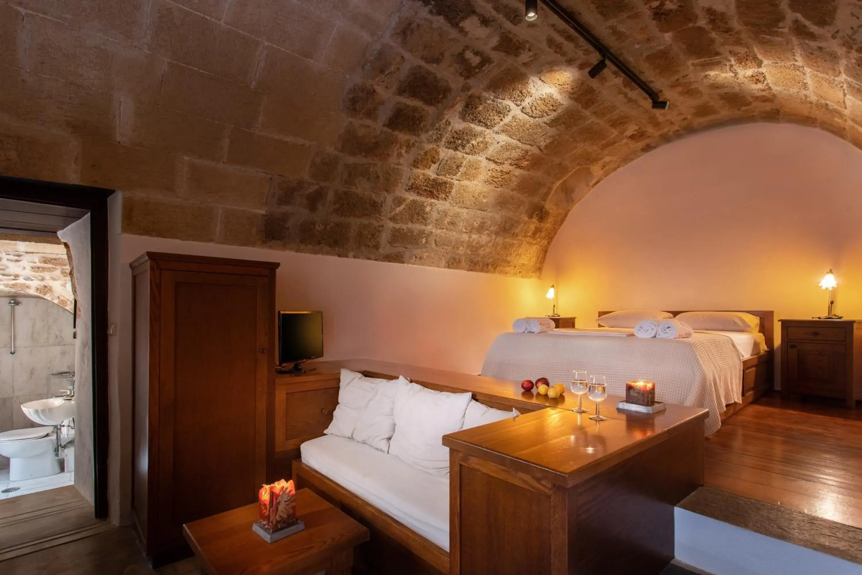 Budget Double Room in Bastione Malvasia Hotel (ex New Malvasia) Budget Double Room in Bastione Malvasia Hotel (ex New Malvasia)