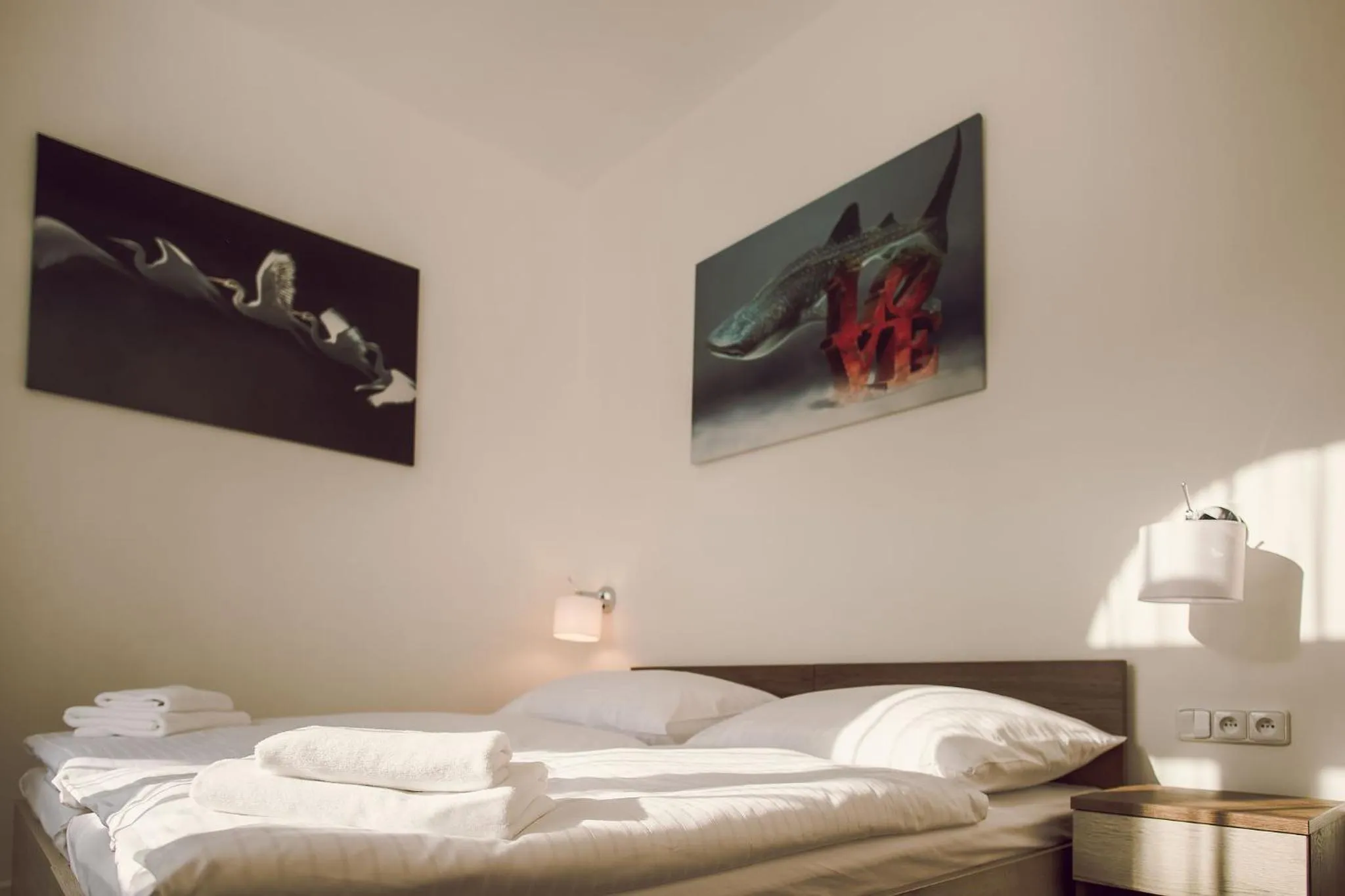 Photo of the whole room, Bed in Kings Residence