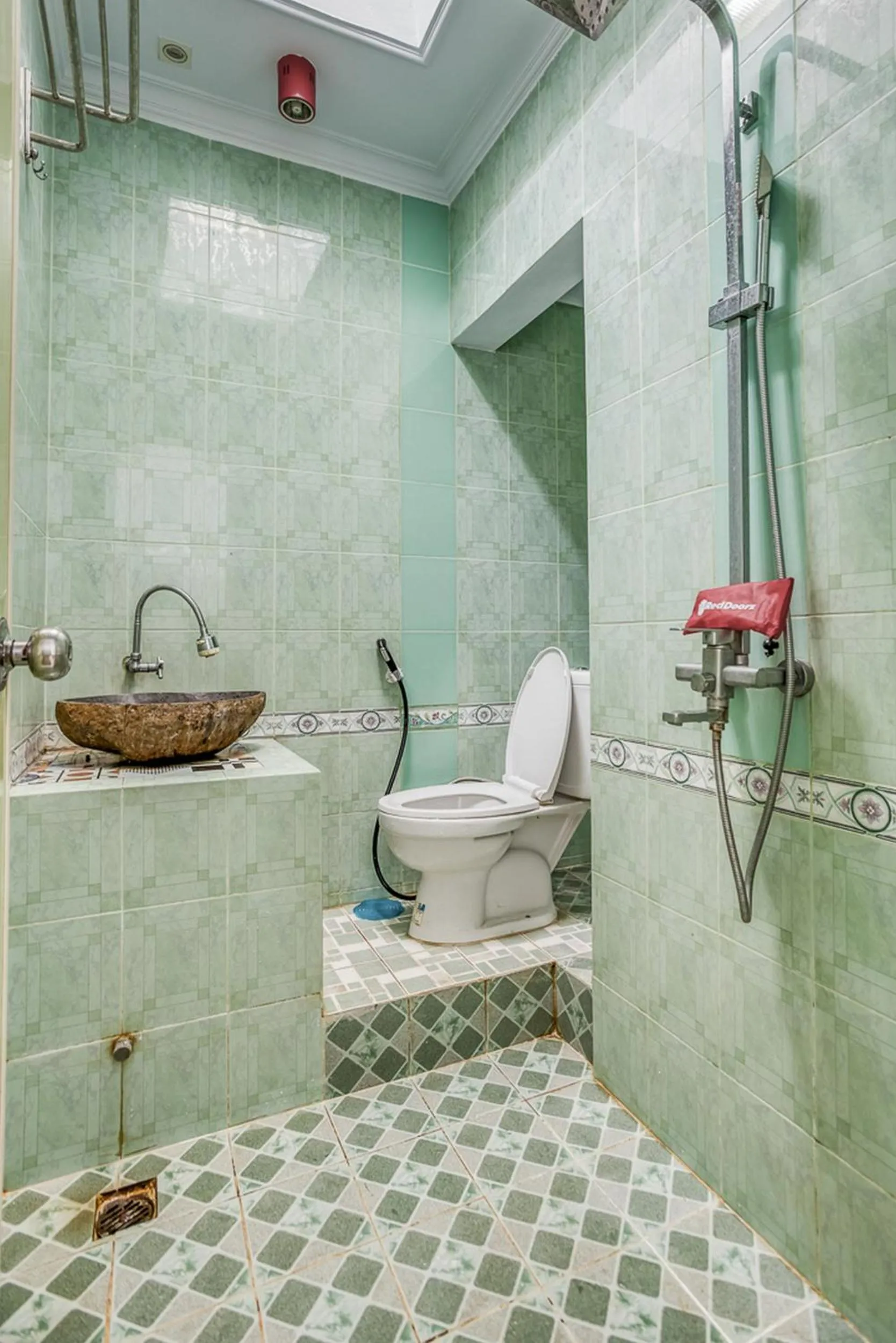 RedDoorz Hostel @ Feliz Noche Cengkareng