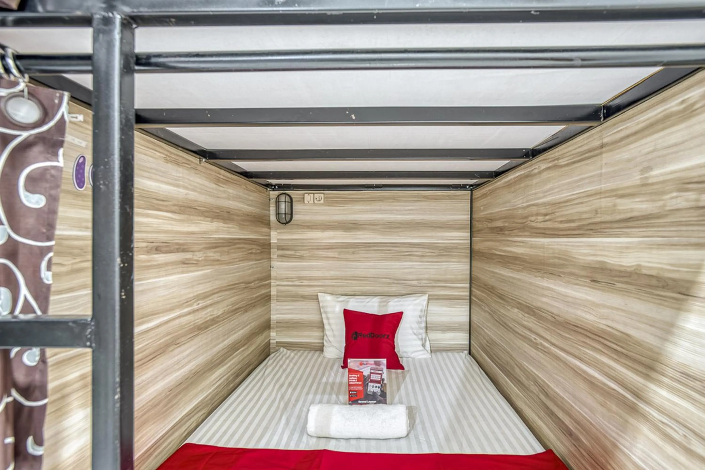 Bed in RedDoorz Hostel @ Feliz Noche Cengkareng