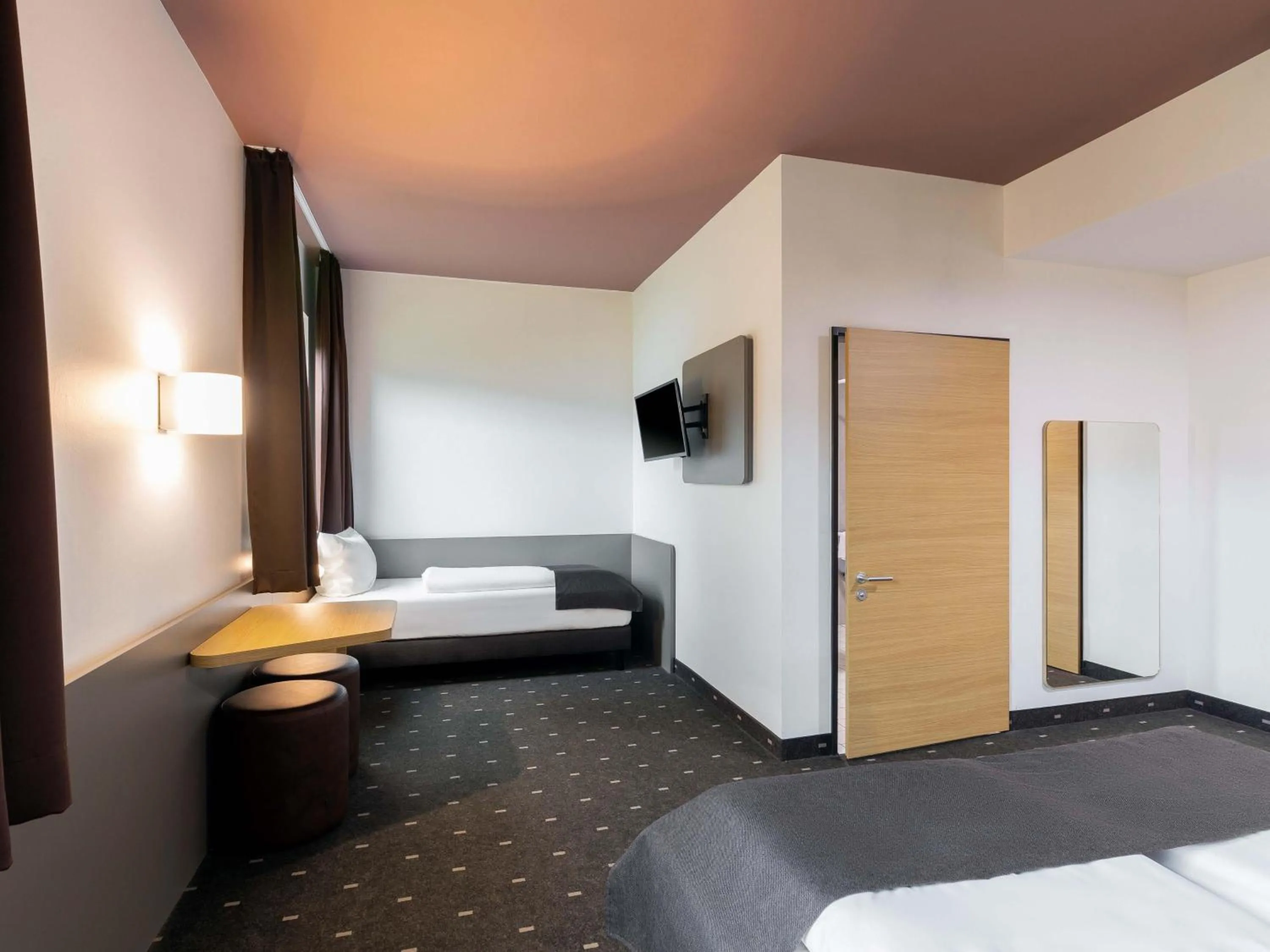 Photo of the whole room, Bed in B&B Hotel Mönchengladbach