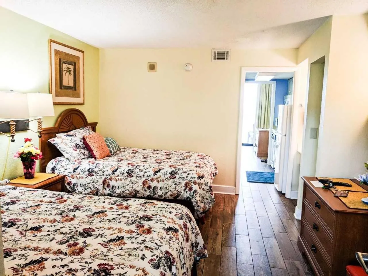 Photo of the whole room, Bed in Sand Dunes 2428