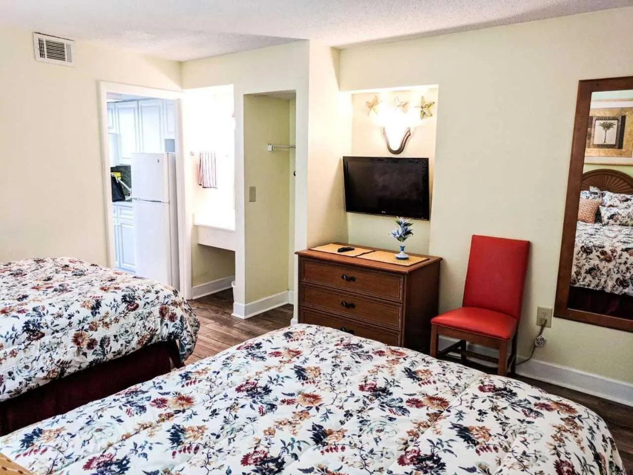 Photo of the whole room, Bed in Sand Dunes 2428