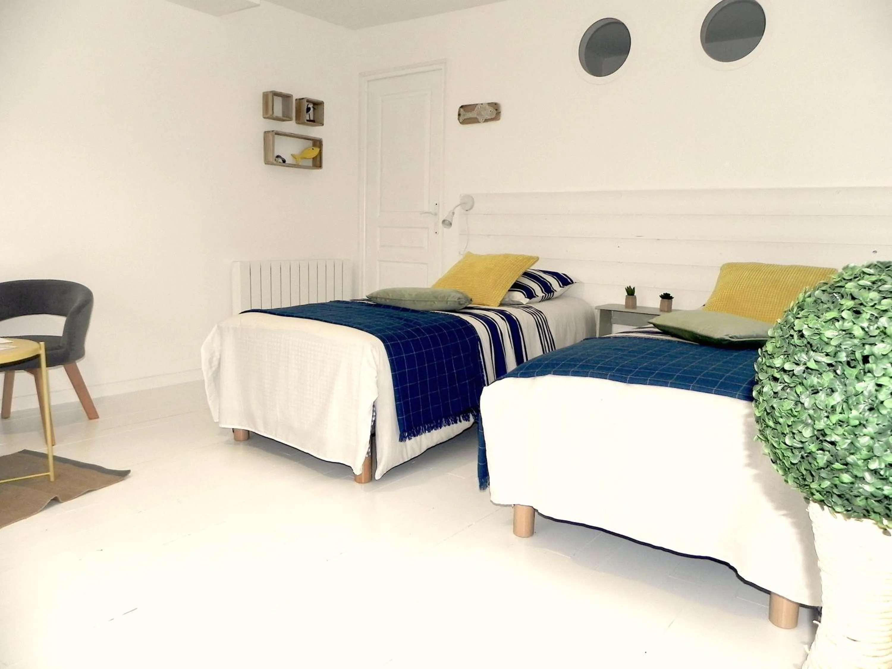 Bedroom, Bed in La Fontaine de Resnel