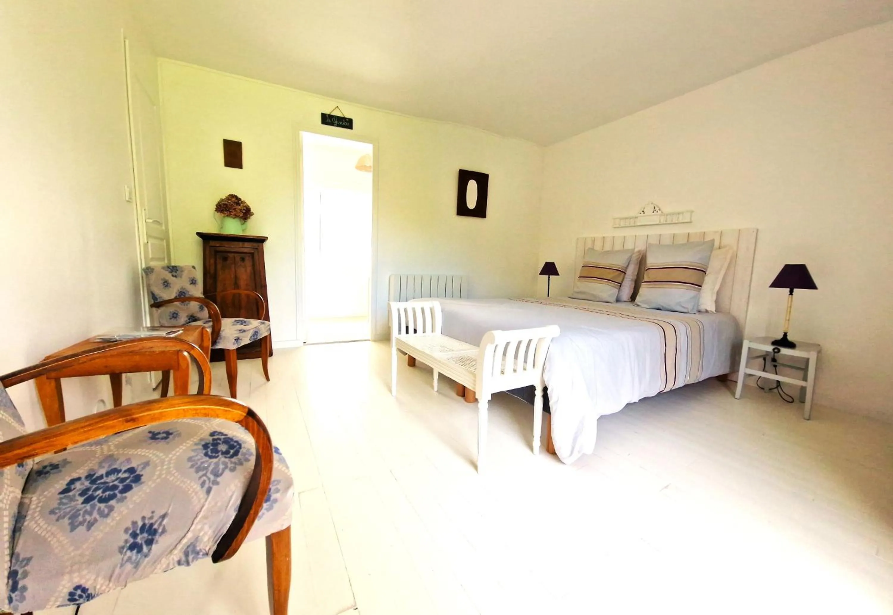 Bedroom, Bed in La Fontaine de Resnel