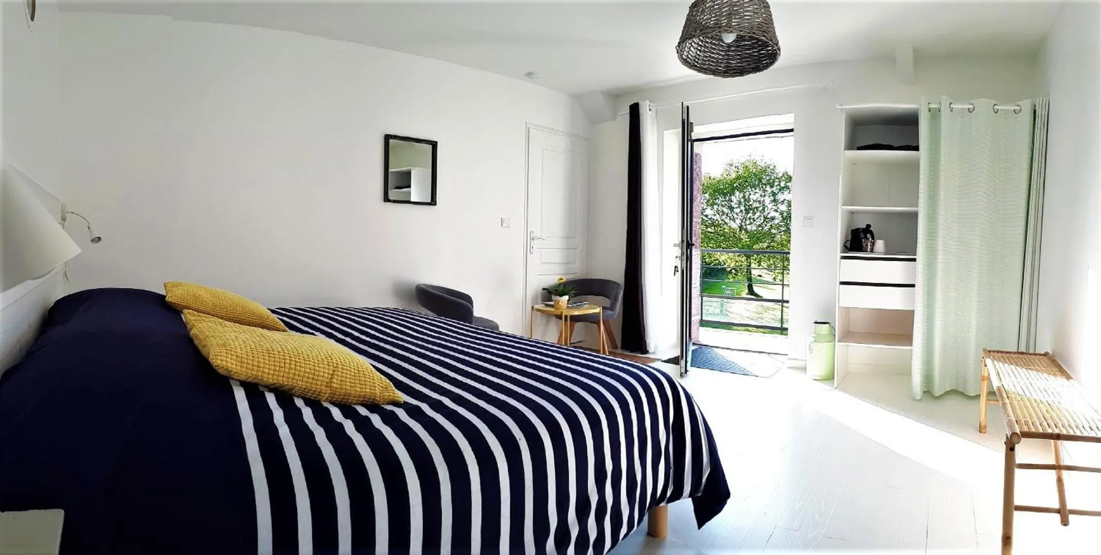 Bedroom, Bed in La Fontaine de Resnel