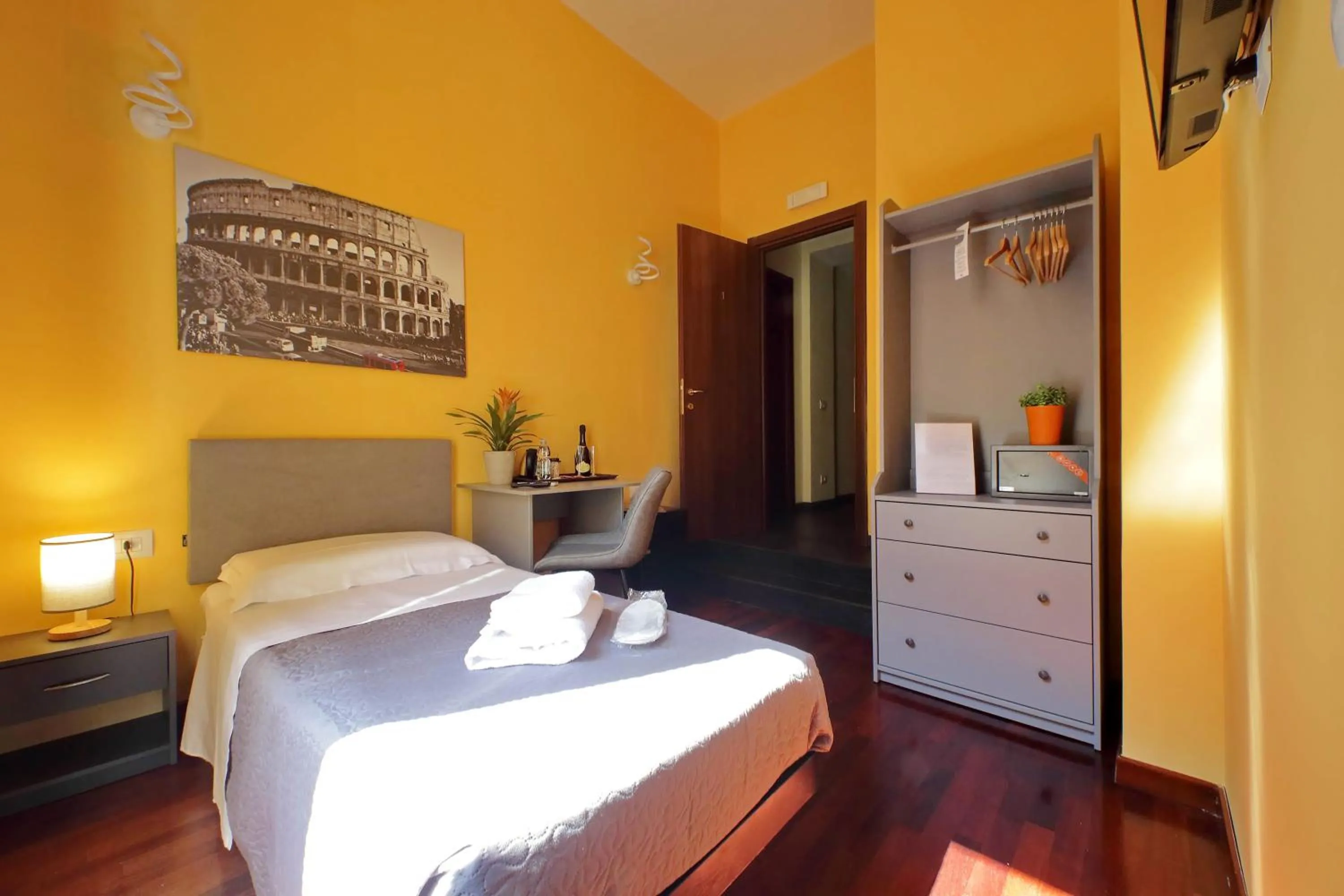 Photo of the whole room, Bed in LHG Comfy Rooms