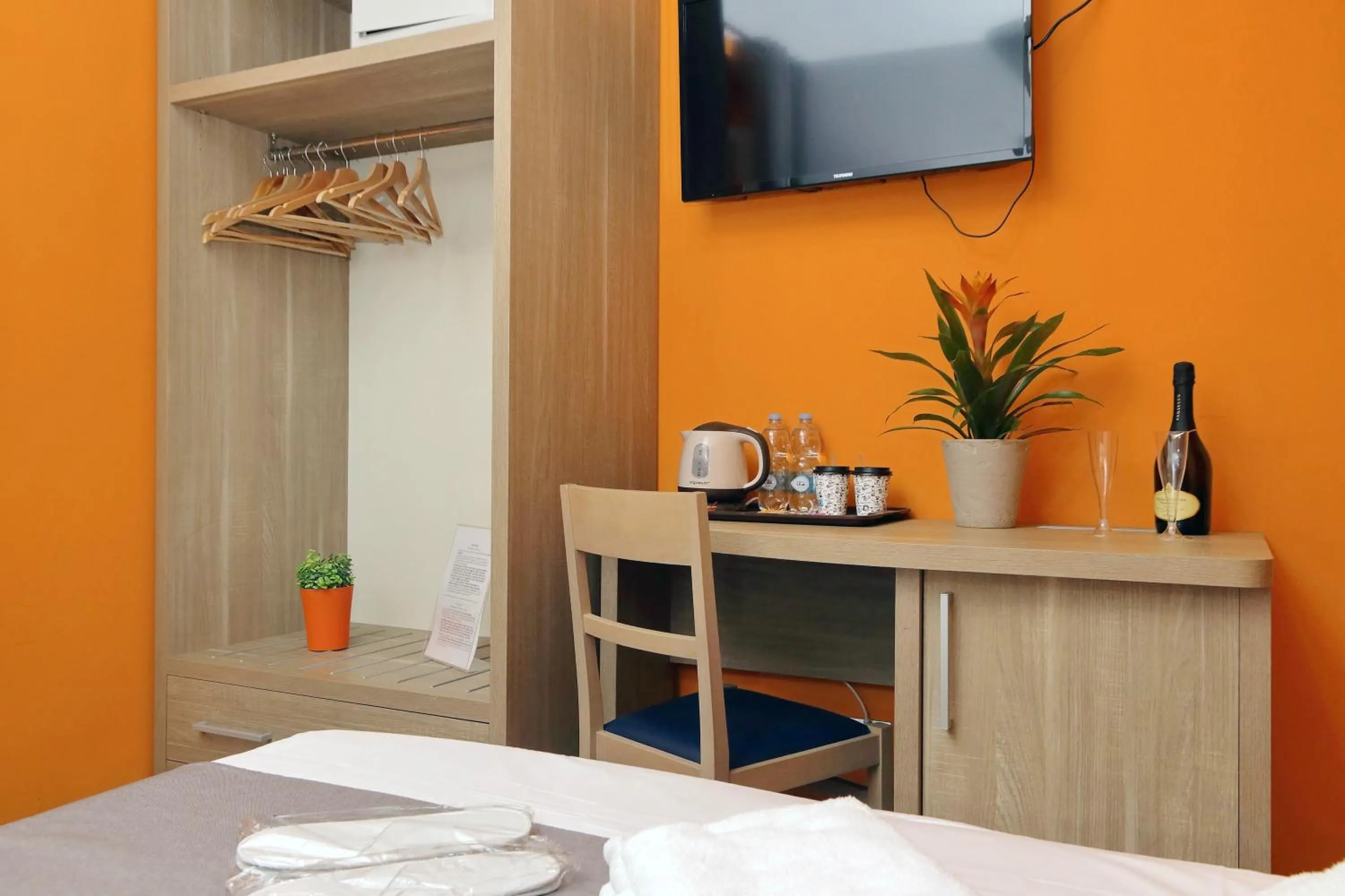 TV and multimedia, Bed in LHG Comfy Rooms