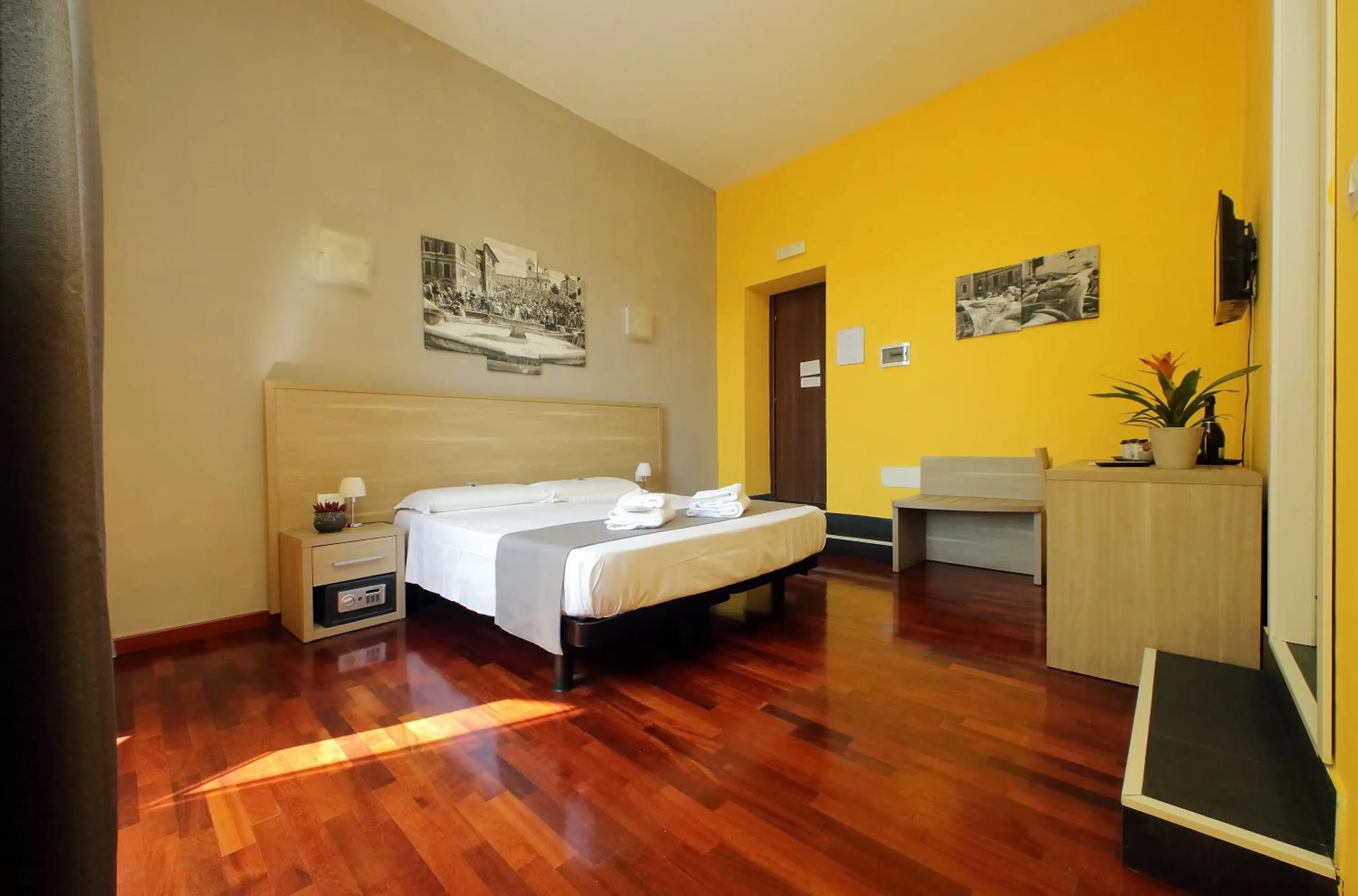 Photo of the whole room, Bed in LHG Comfy Rooms