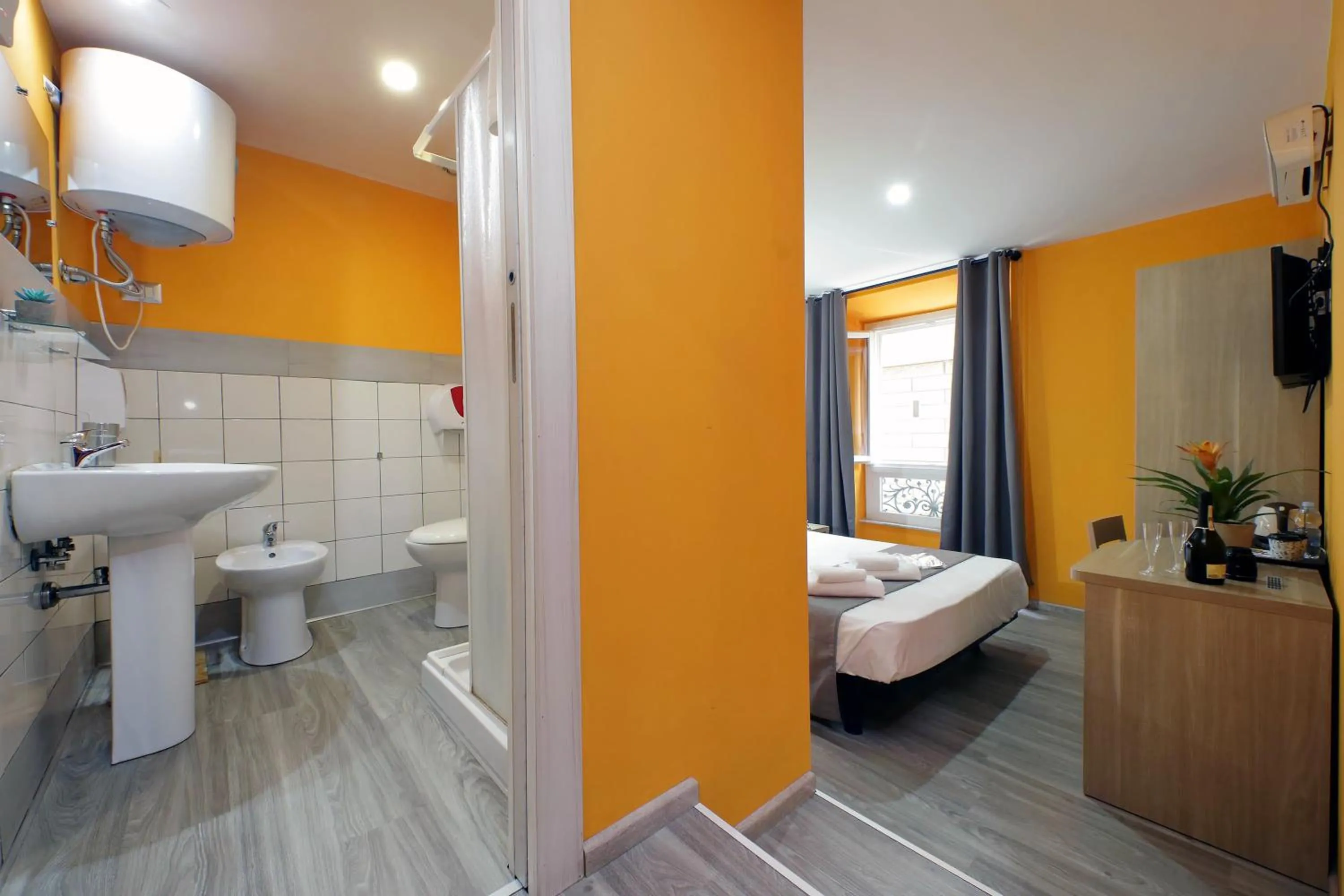 Bathroom, Bed in LHG Comfy Rooms