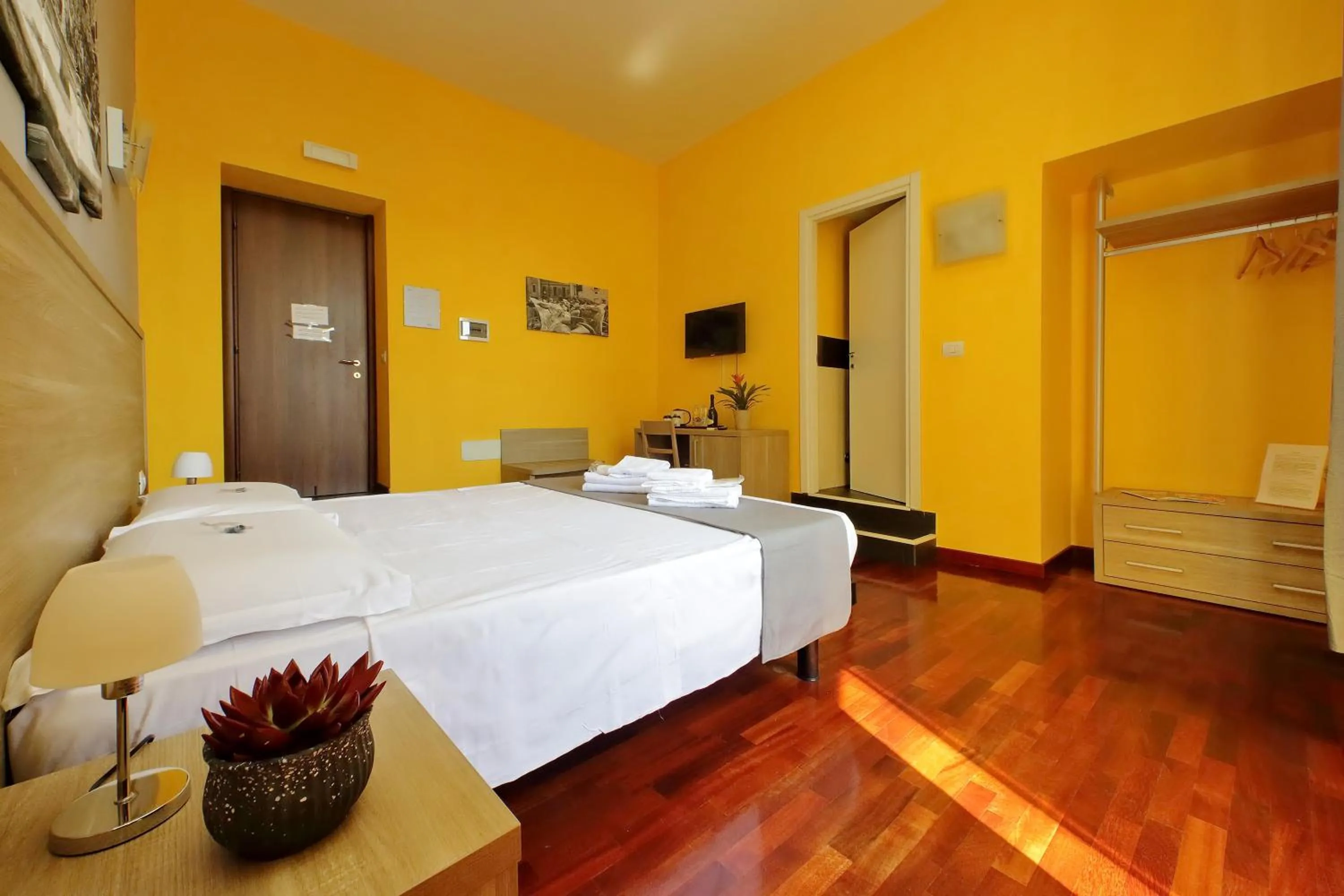 Photo of the whole room, Bed in LHG Comfy Rooms