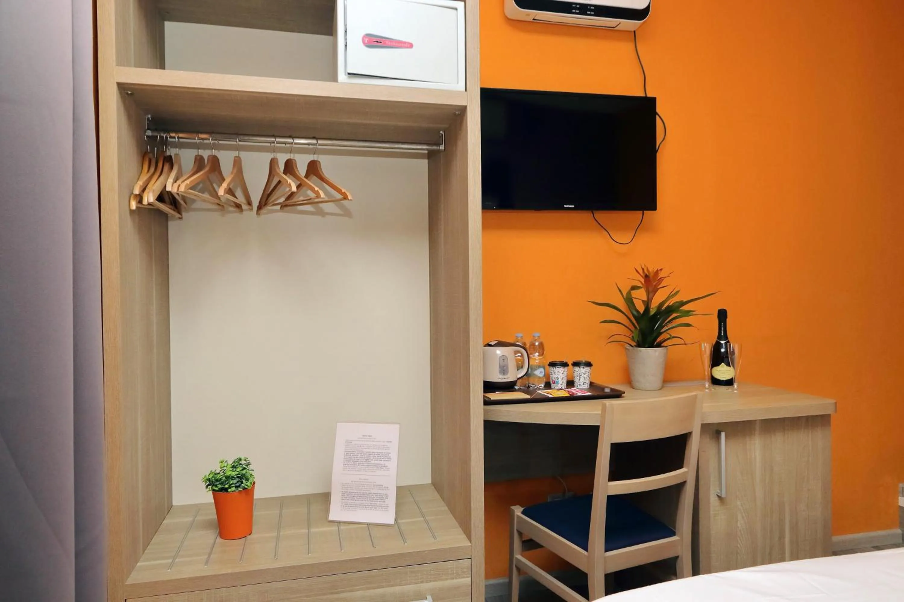 hair dresser in LHG Comfy Rooms