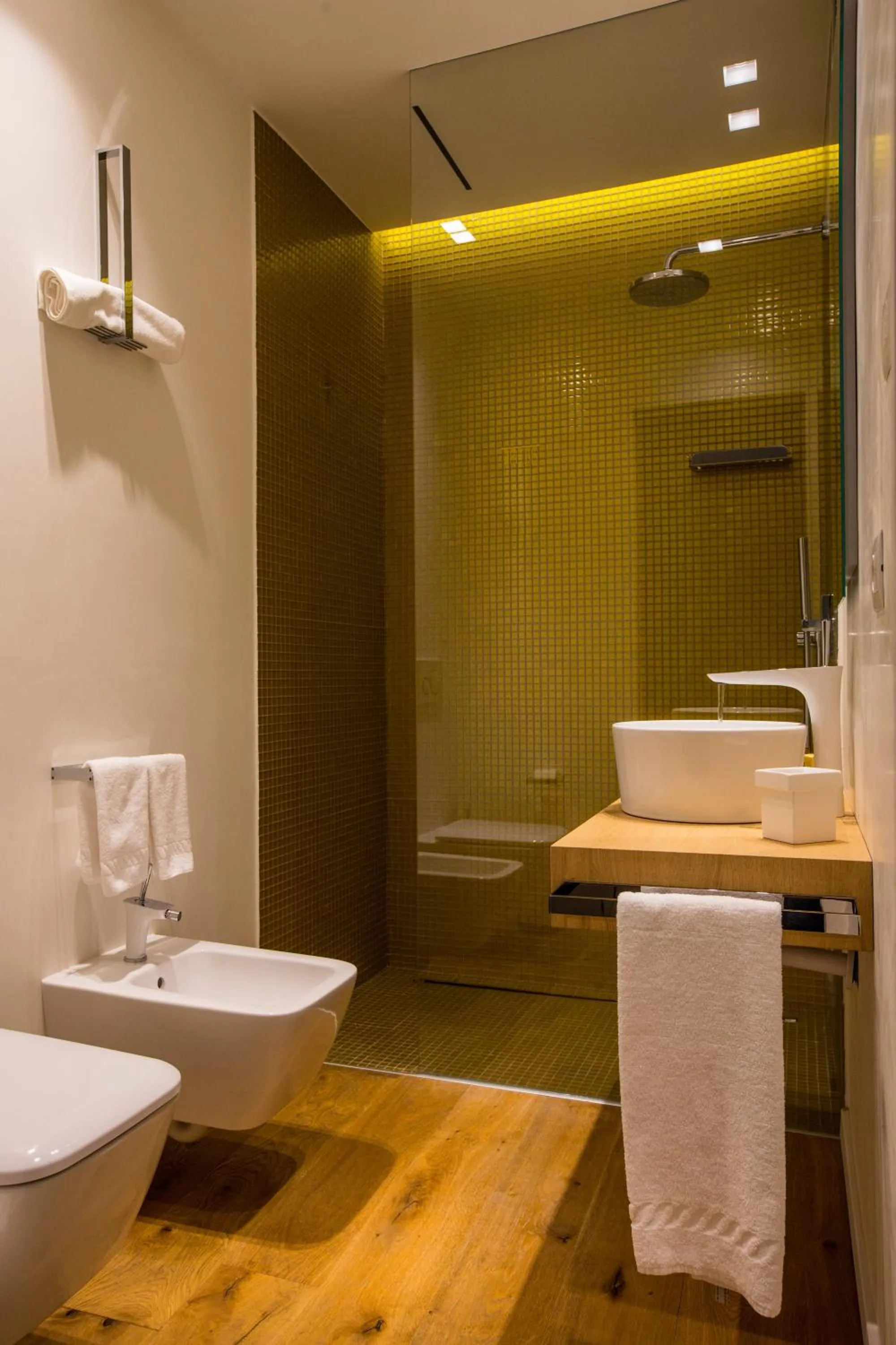 Shower in Plebis - B&B in Sicilia nel centro storico di Catania