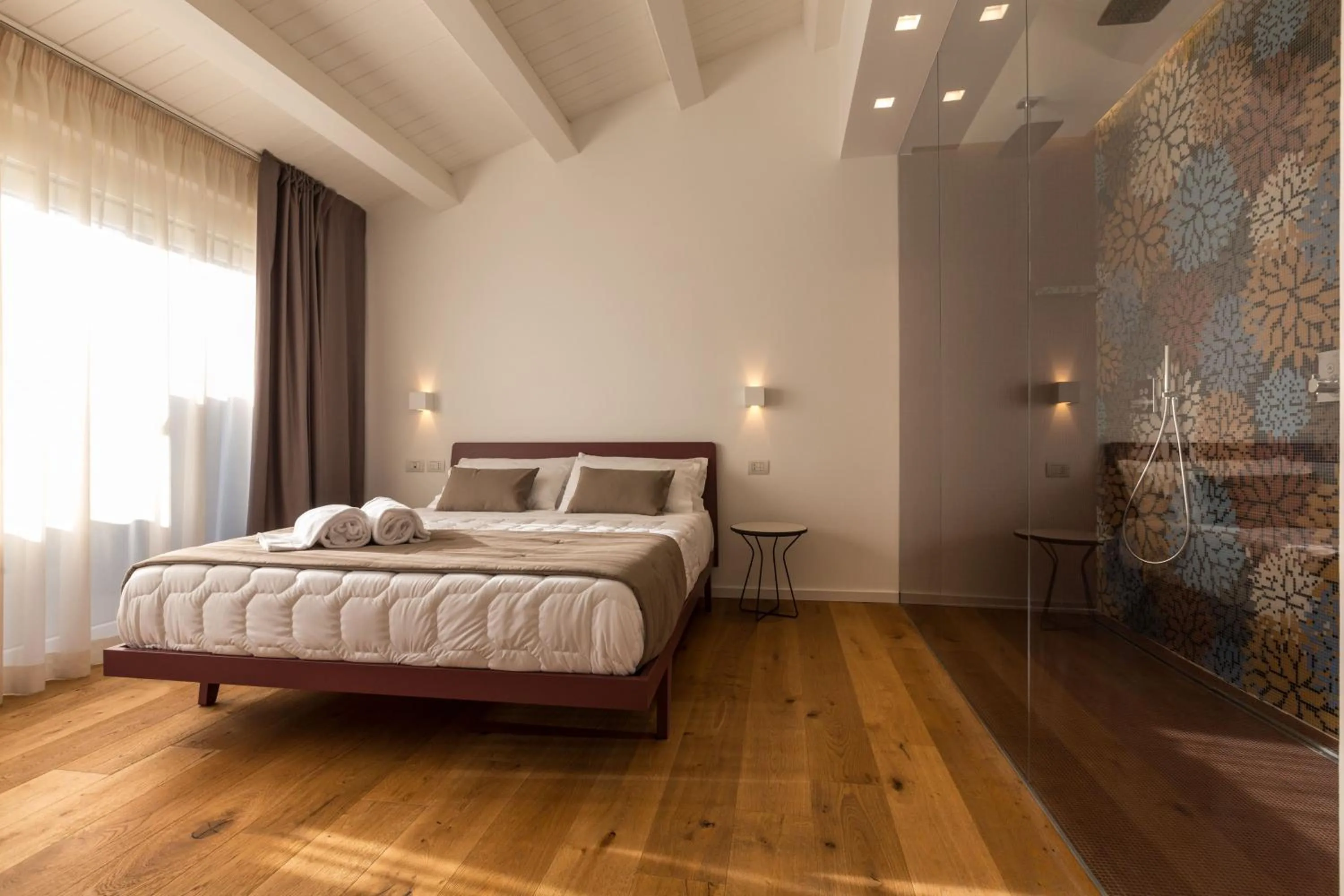 Shower, Bed in Plebis - B&B in Sicilia nel centro storico di Catania