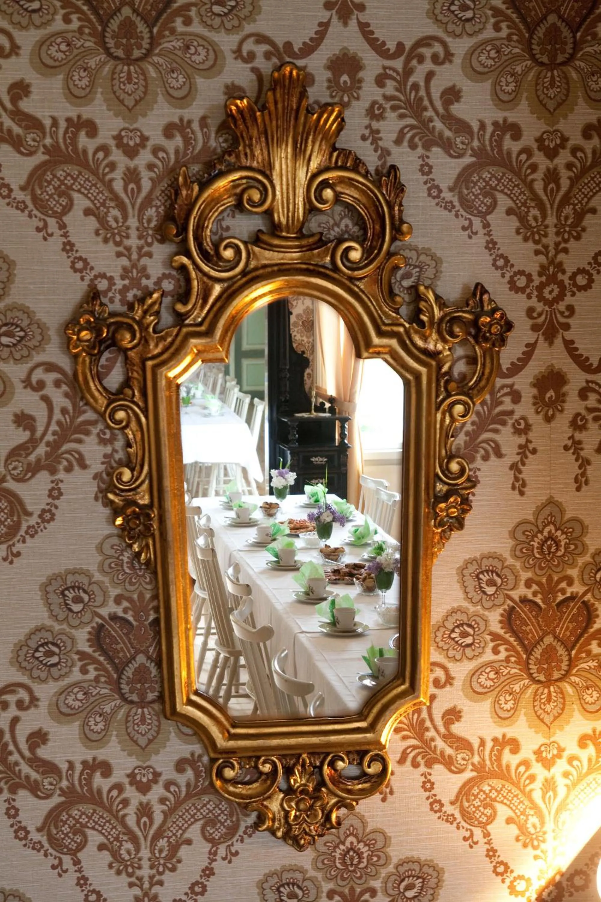 Decorative detail in Löydön Kartano