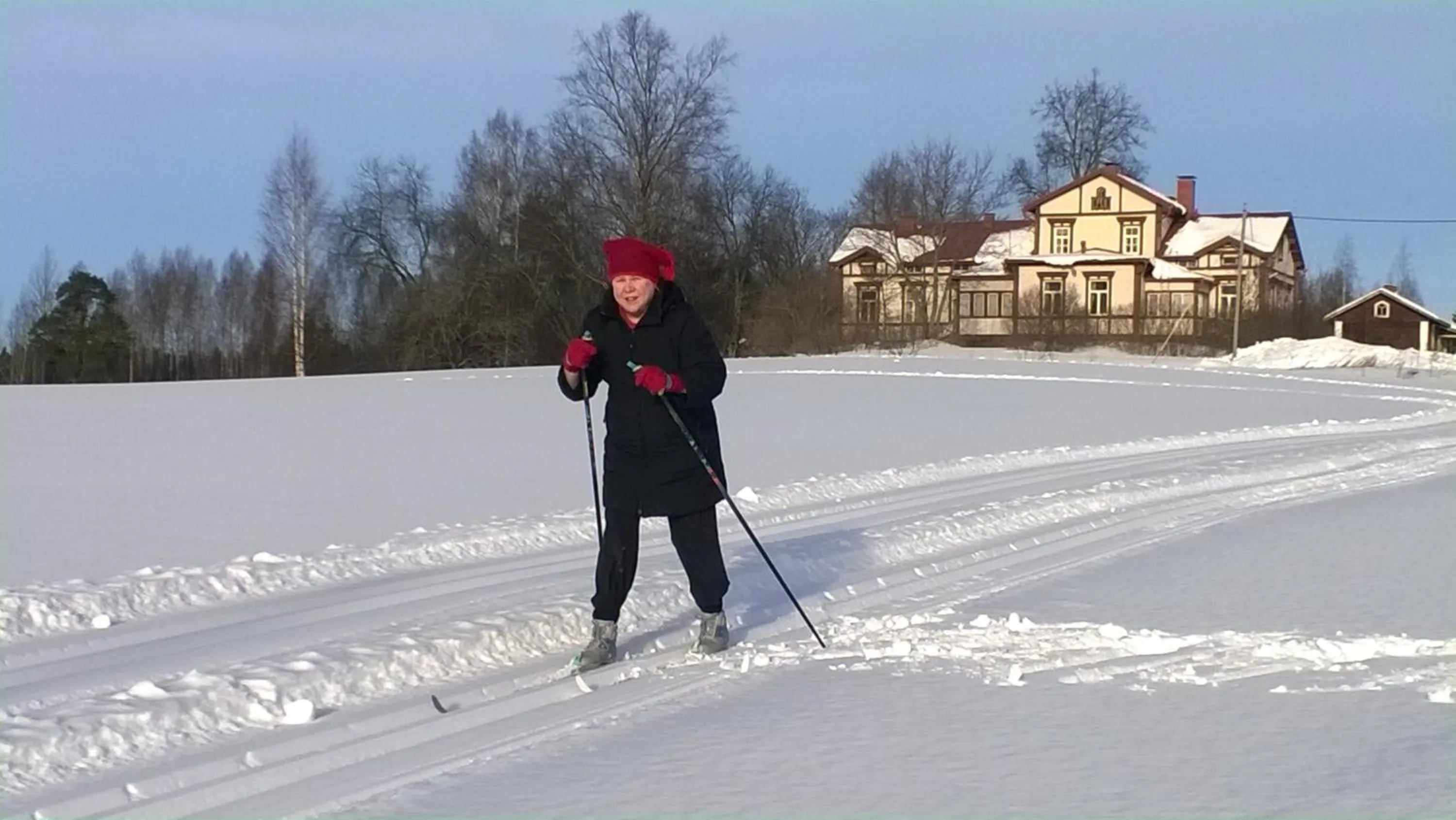 Skiing in Löydön Kartano