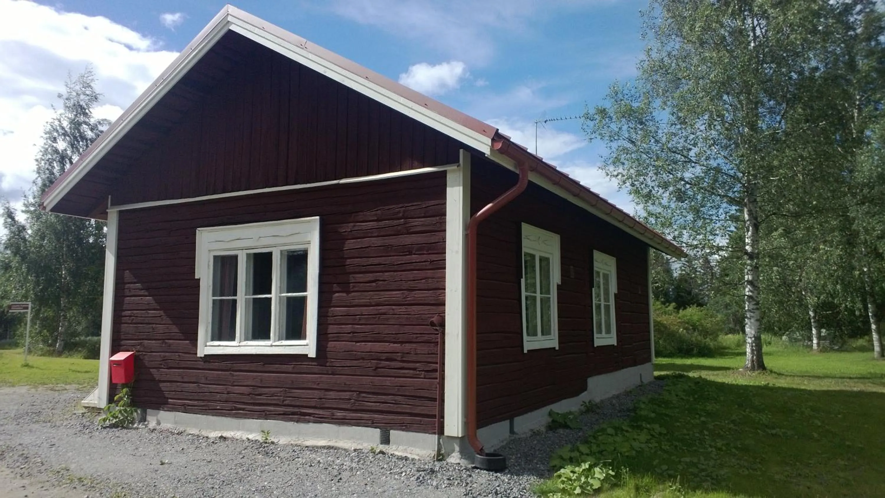 Facade/entrance in Löydön Kartano