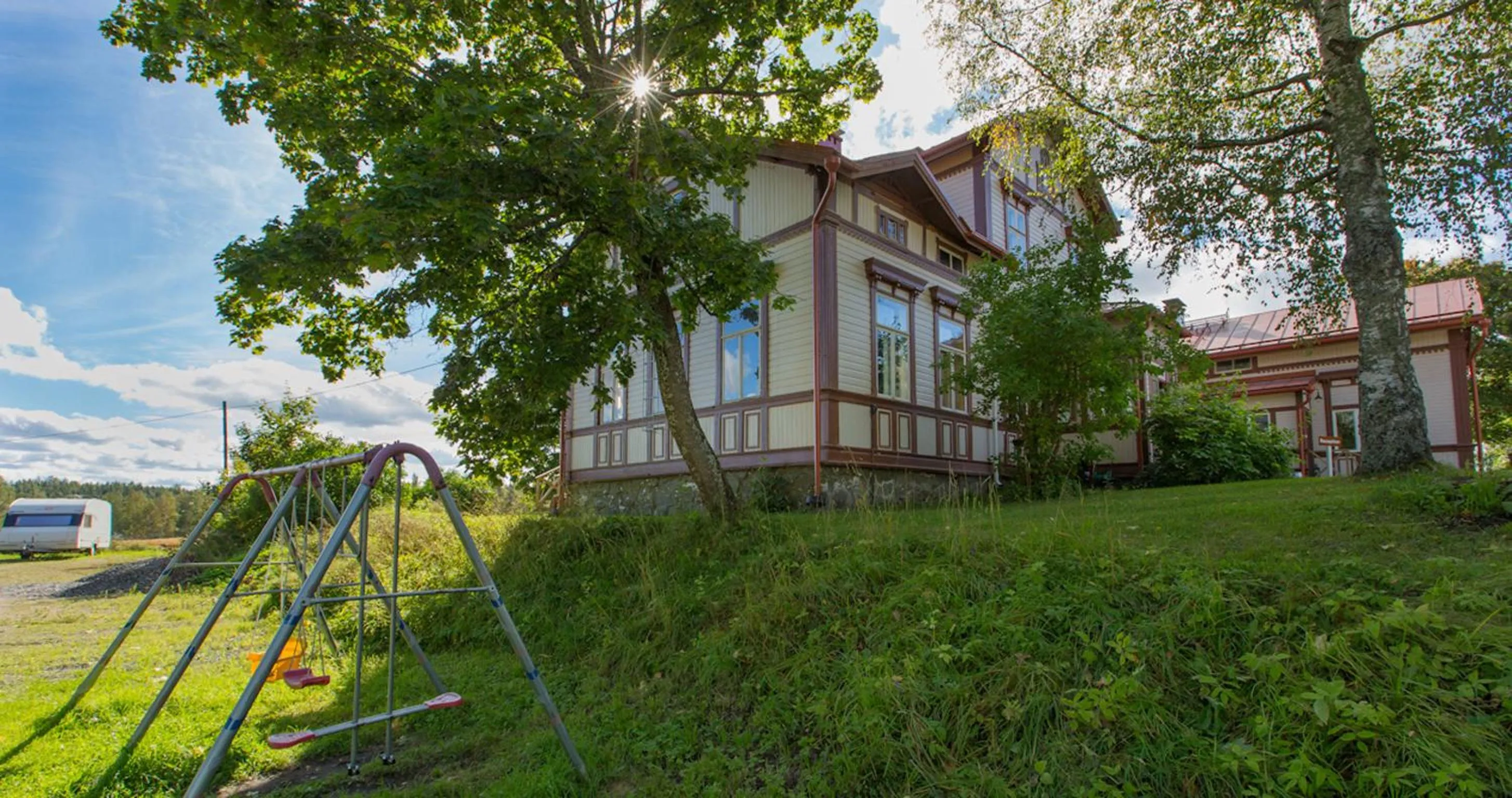 Property building in Löydön Kartano