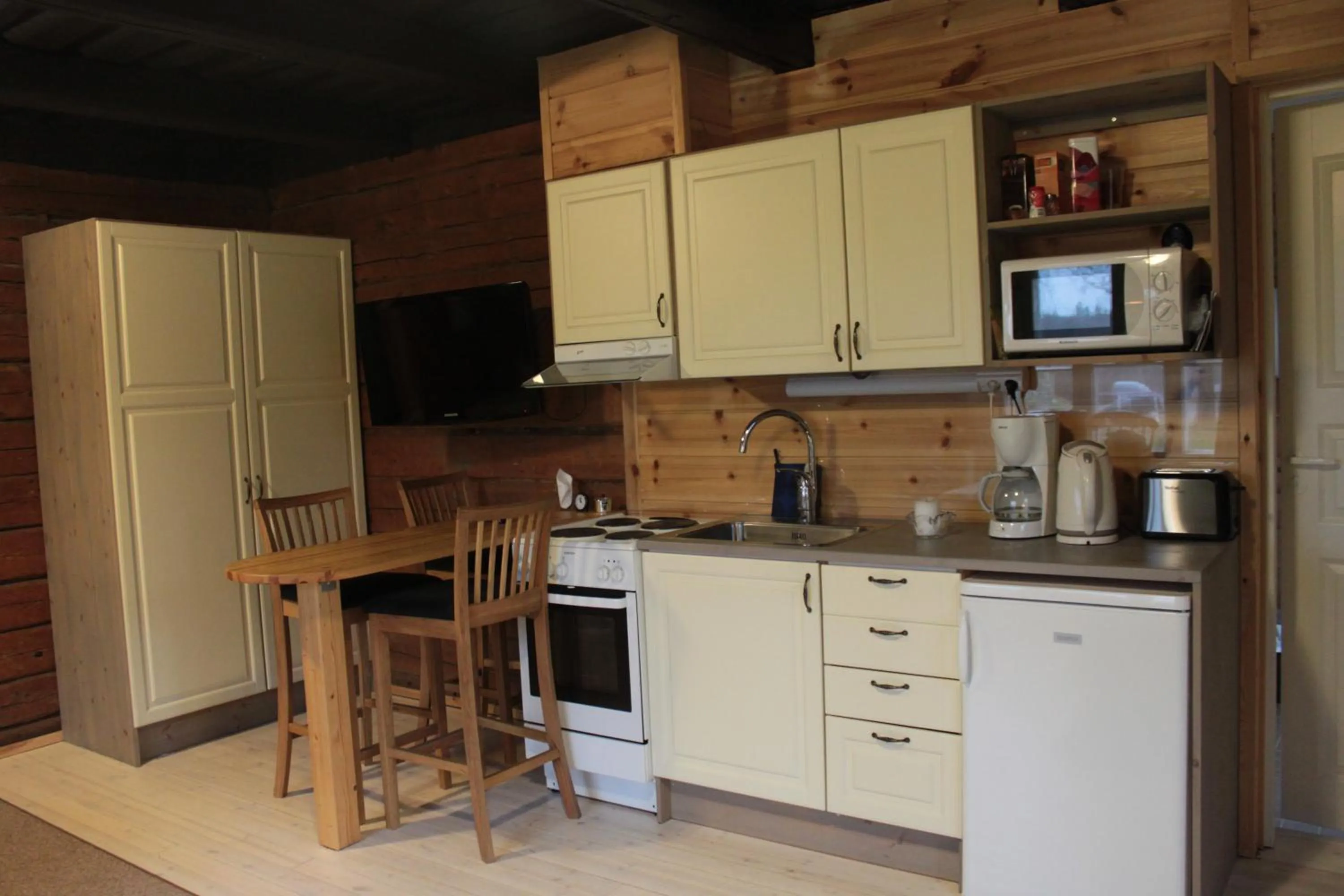 Kitchen or kitchenette in Löydön Kartano