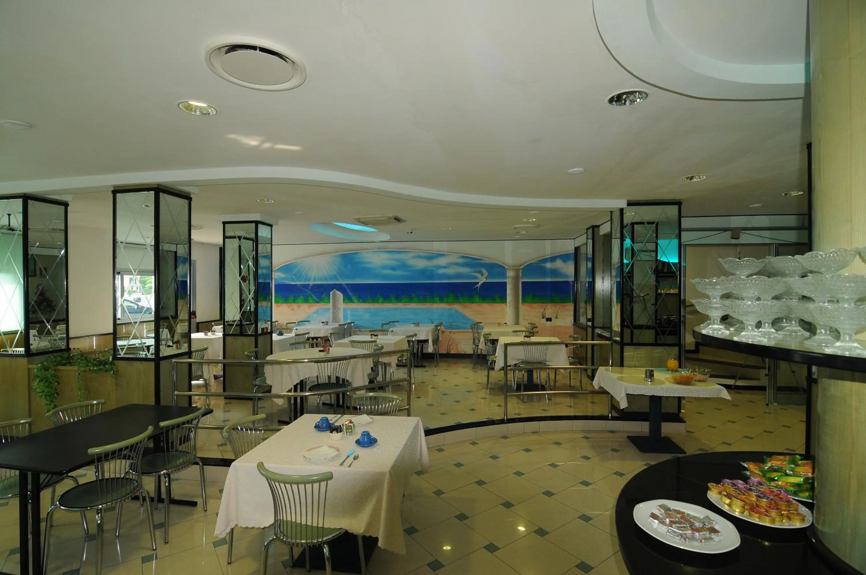 Restaurant/places to eat in Hotel Residence Mondial
