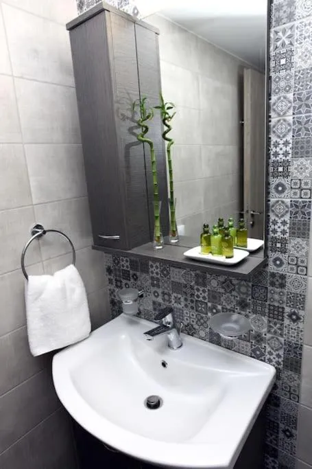 Shower in Old Town Hall Suites and Apartments