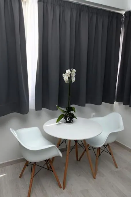 Dining area in Old Town Hall Suites and Apartments