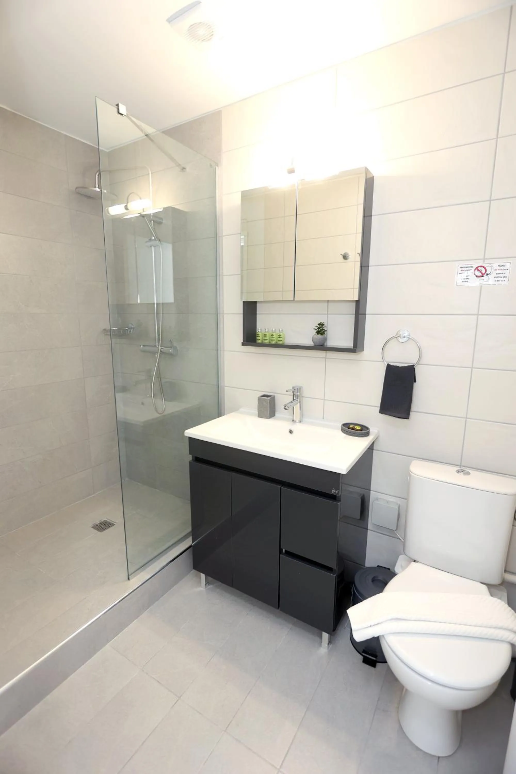 Shower in Old Town Hall Suites and Apartments