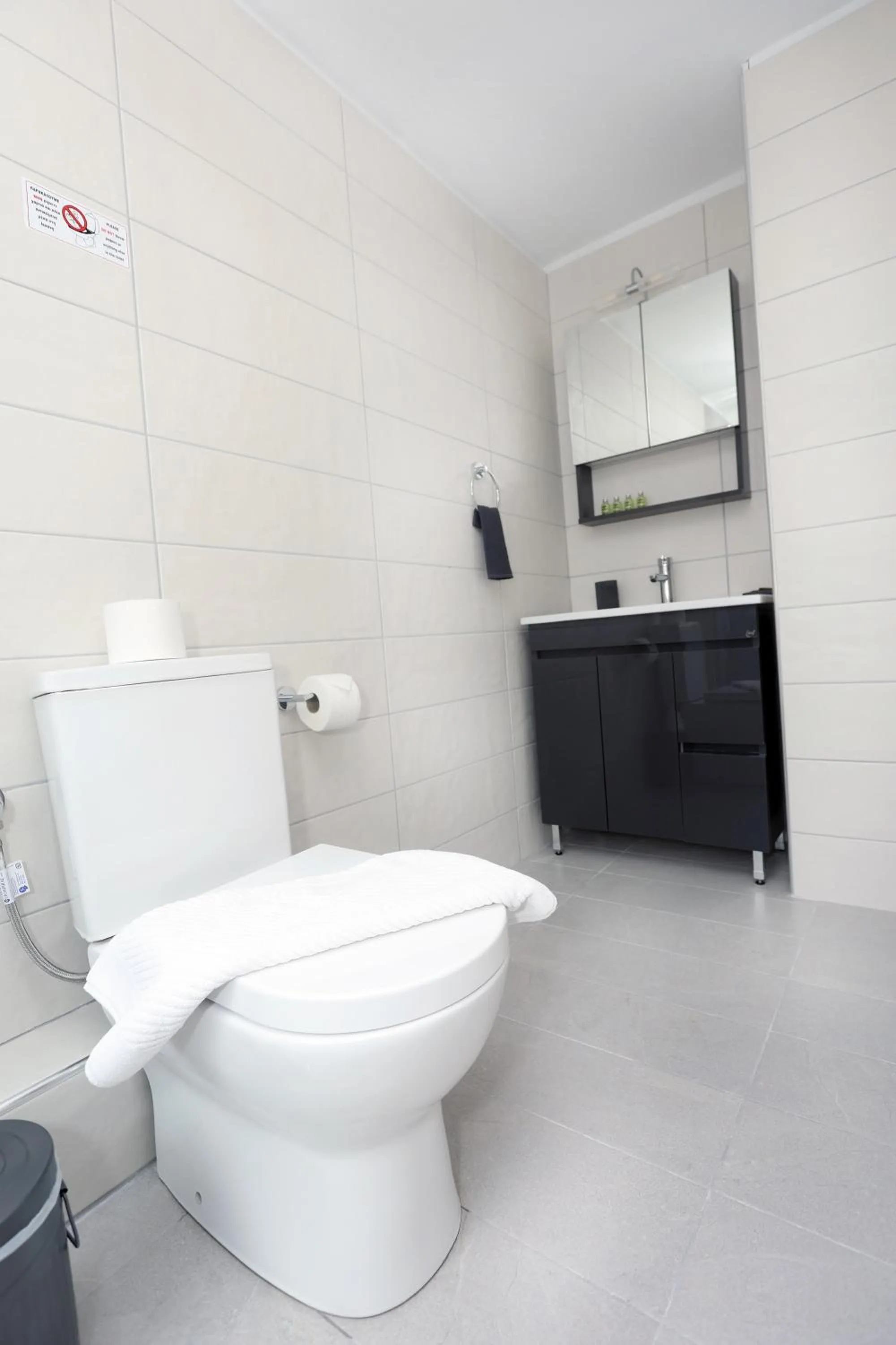 Toilet in Old Town Hall Suites and Apartments